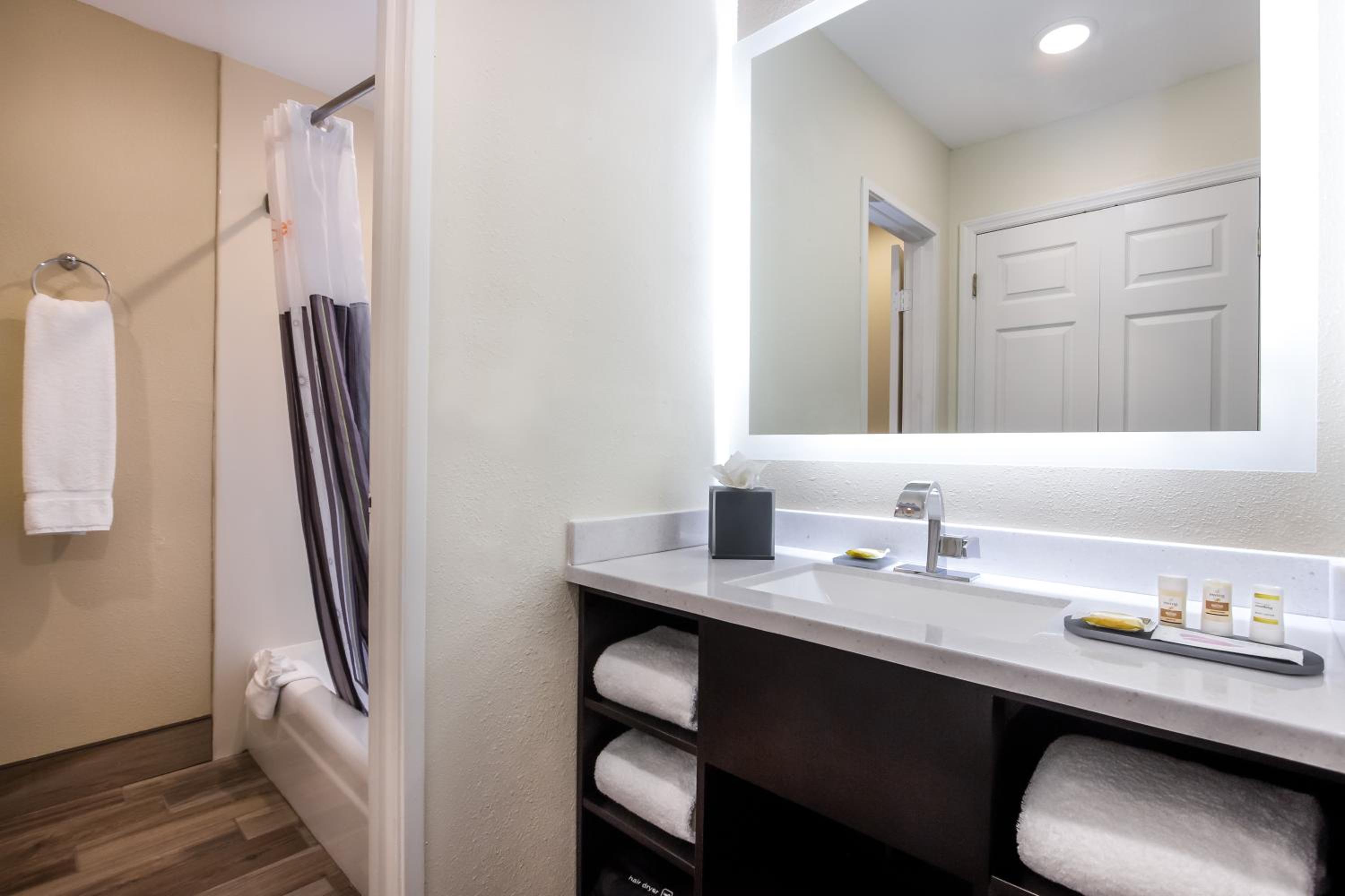 Standard Double Room - Photo 2