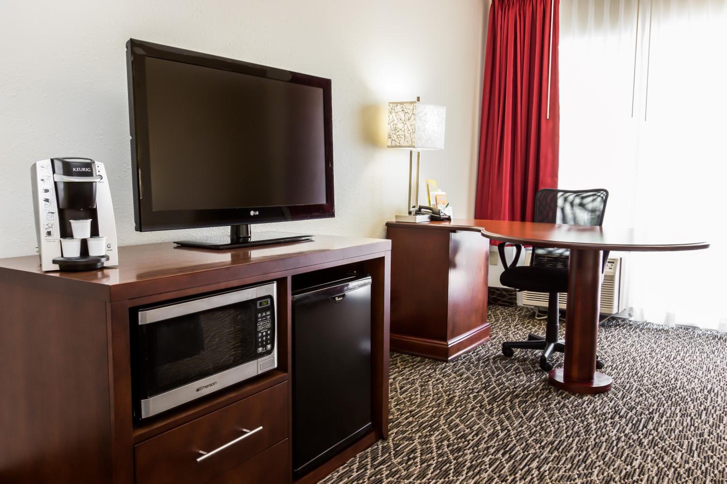Deluxe King Room - Photo 2