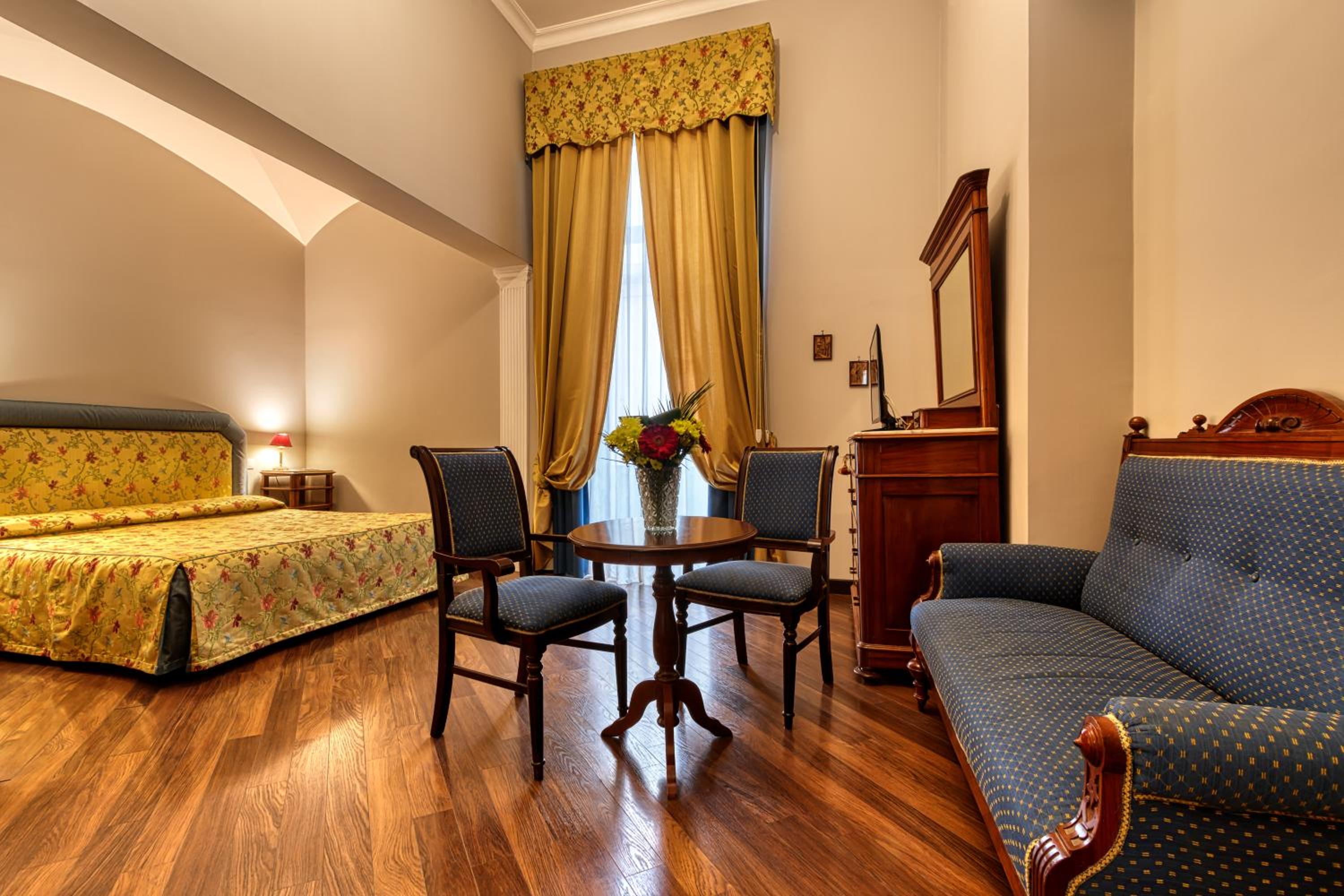Superior Double or Twin Room thumbnail 5