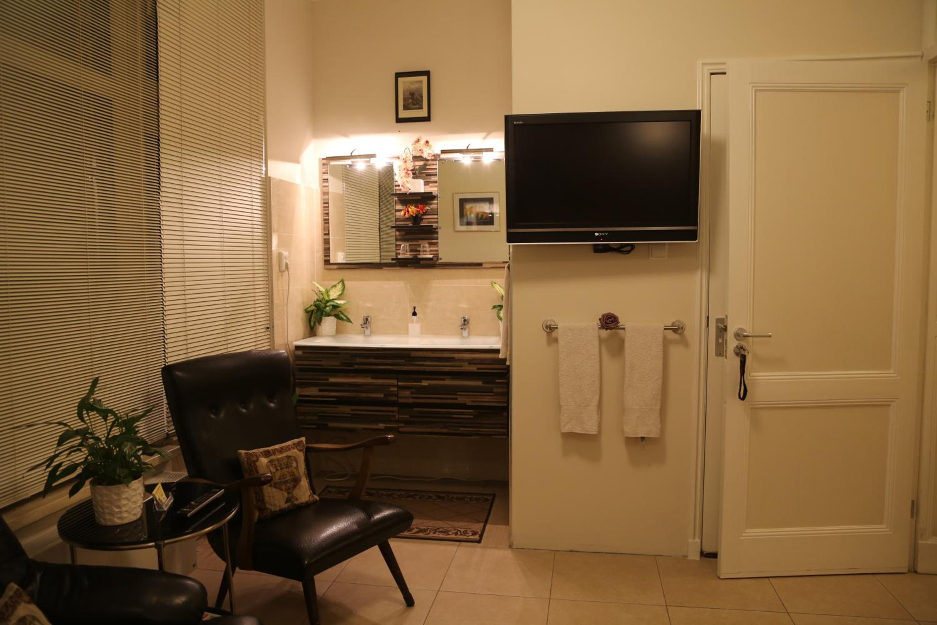 Deluxe Double Room with Garden View - Photo 3