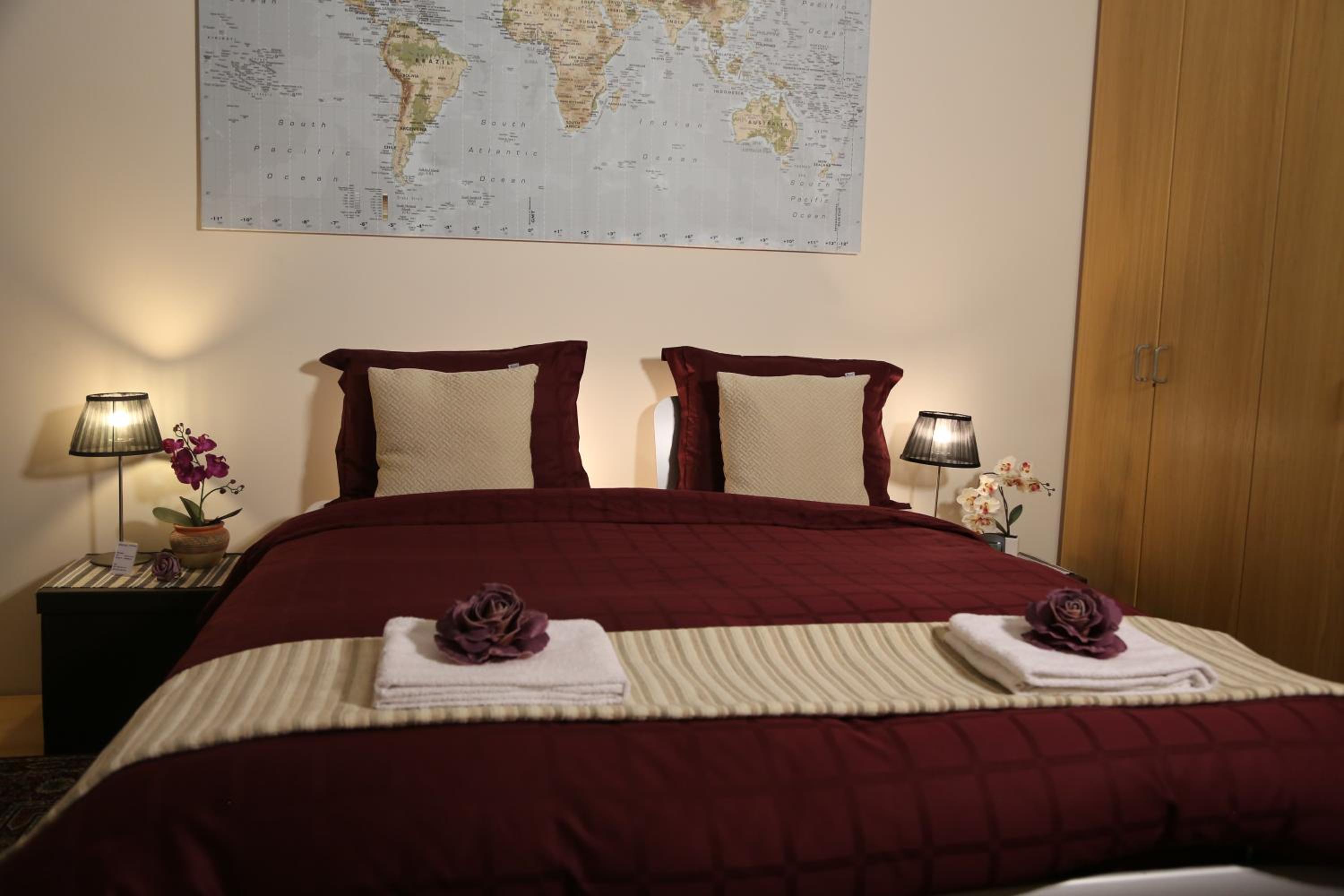 Two Connecting Double Rooms - Photo 3
