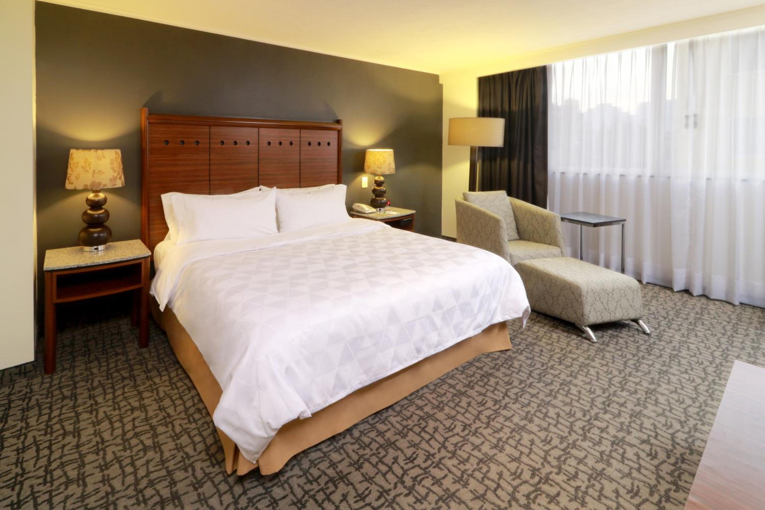 Standard King Room - Photo 3