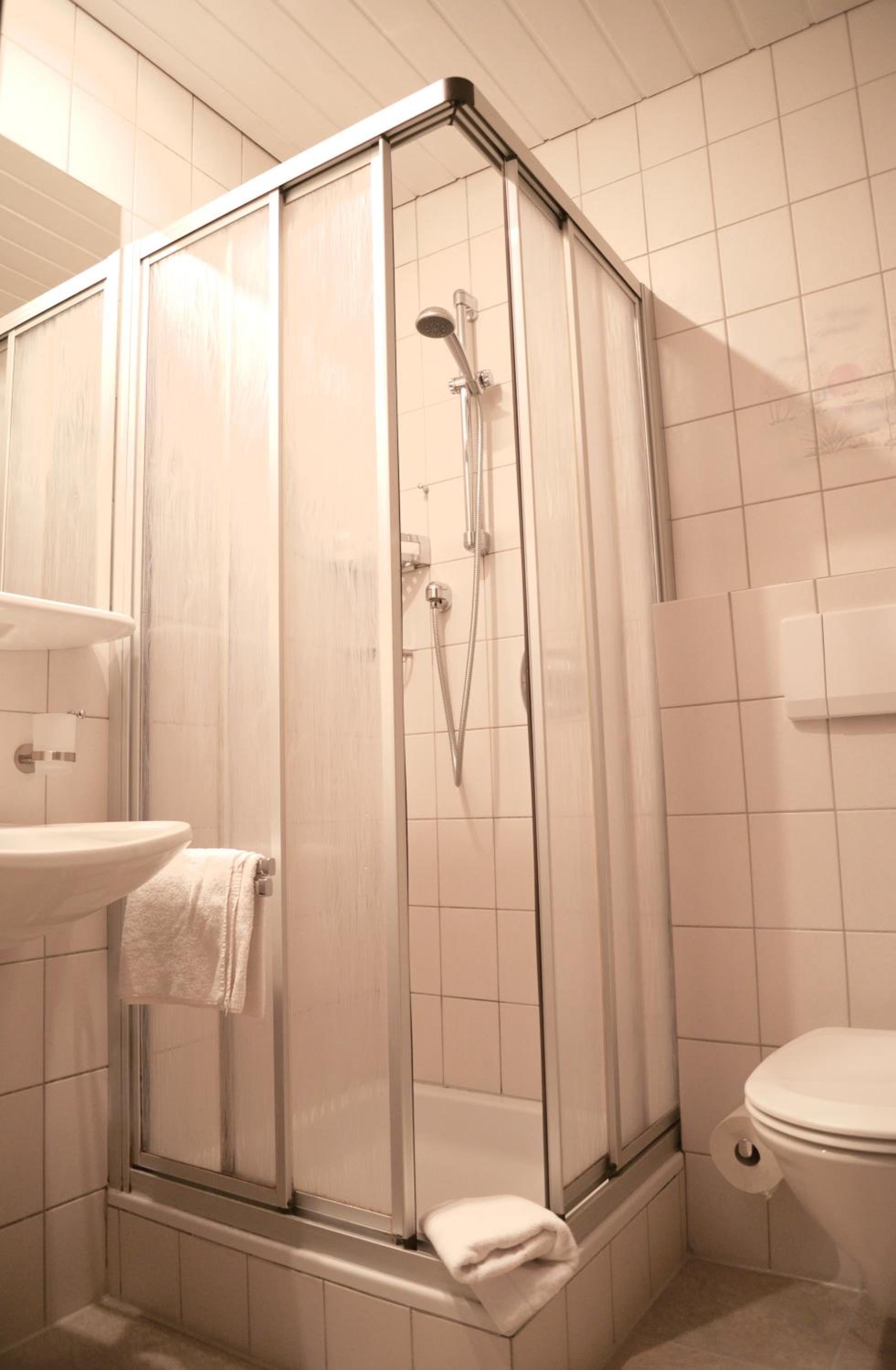 Double Room with Balcony - Photo 10