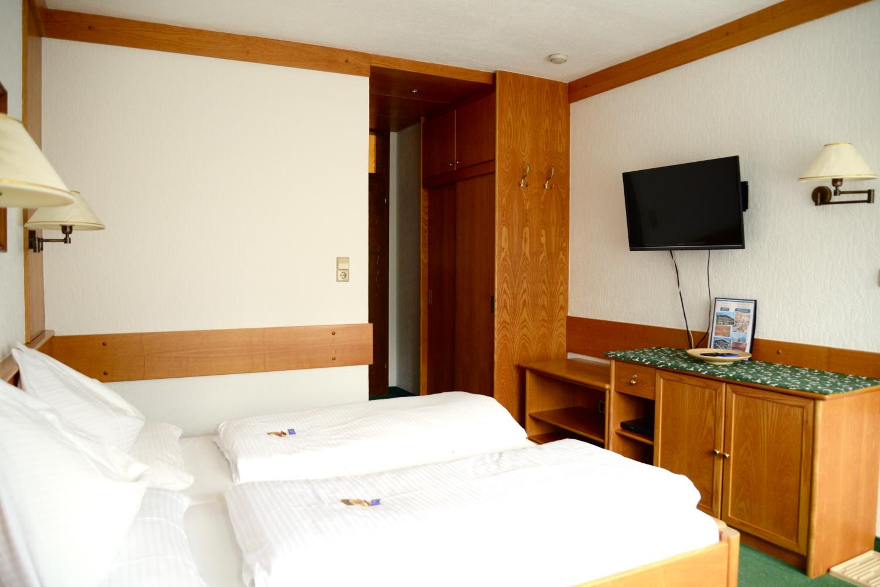 Double Room with Balcony - Photo 1