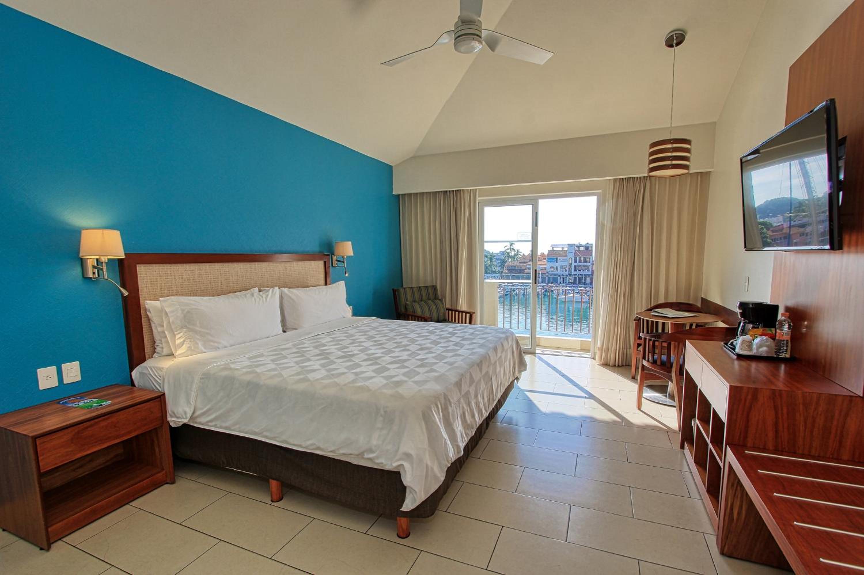 Standard King Room with Mini Fridge and Marina View