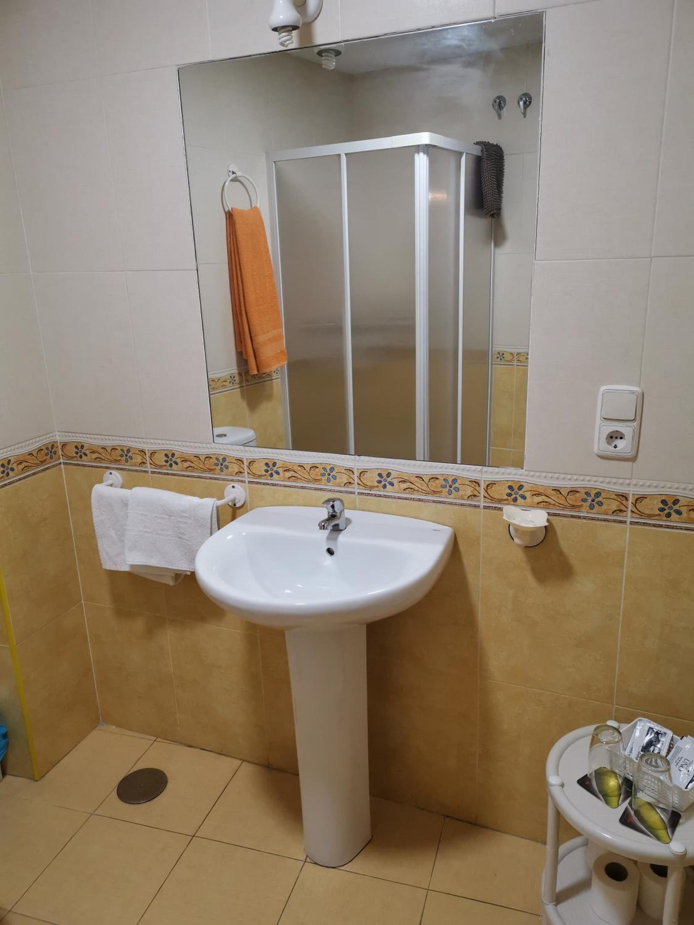 Standard Double or Twin Room - Photo 4