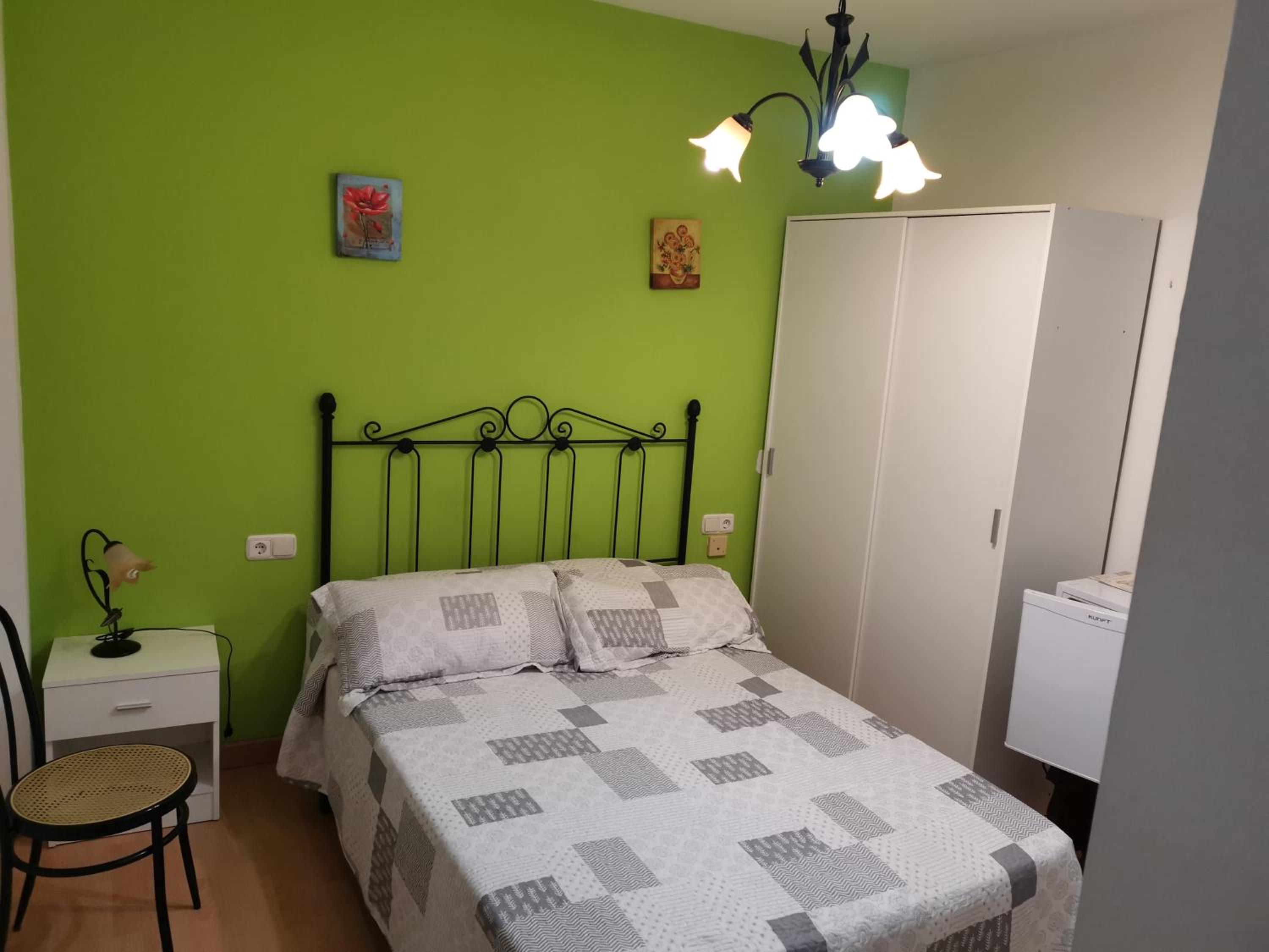 Standard Double or Twin Room - Photo 5