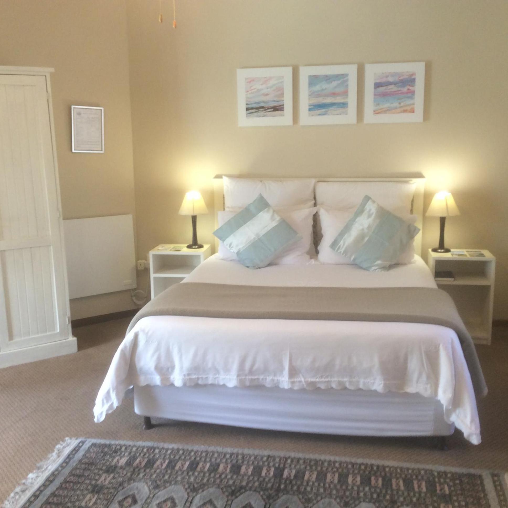 Double or Twin Room - Photo 4