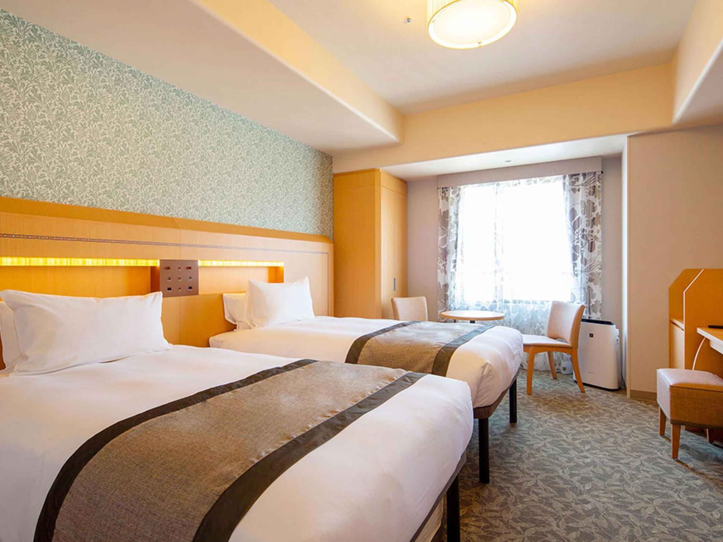 Twin Room Single Use- Public Bath and Sauna
