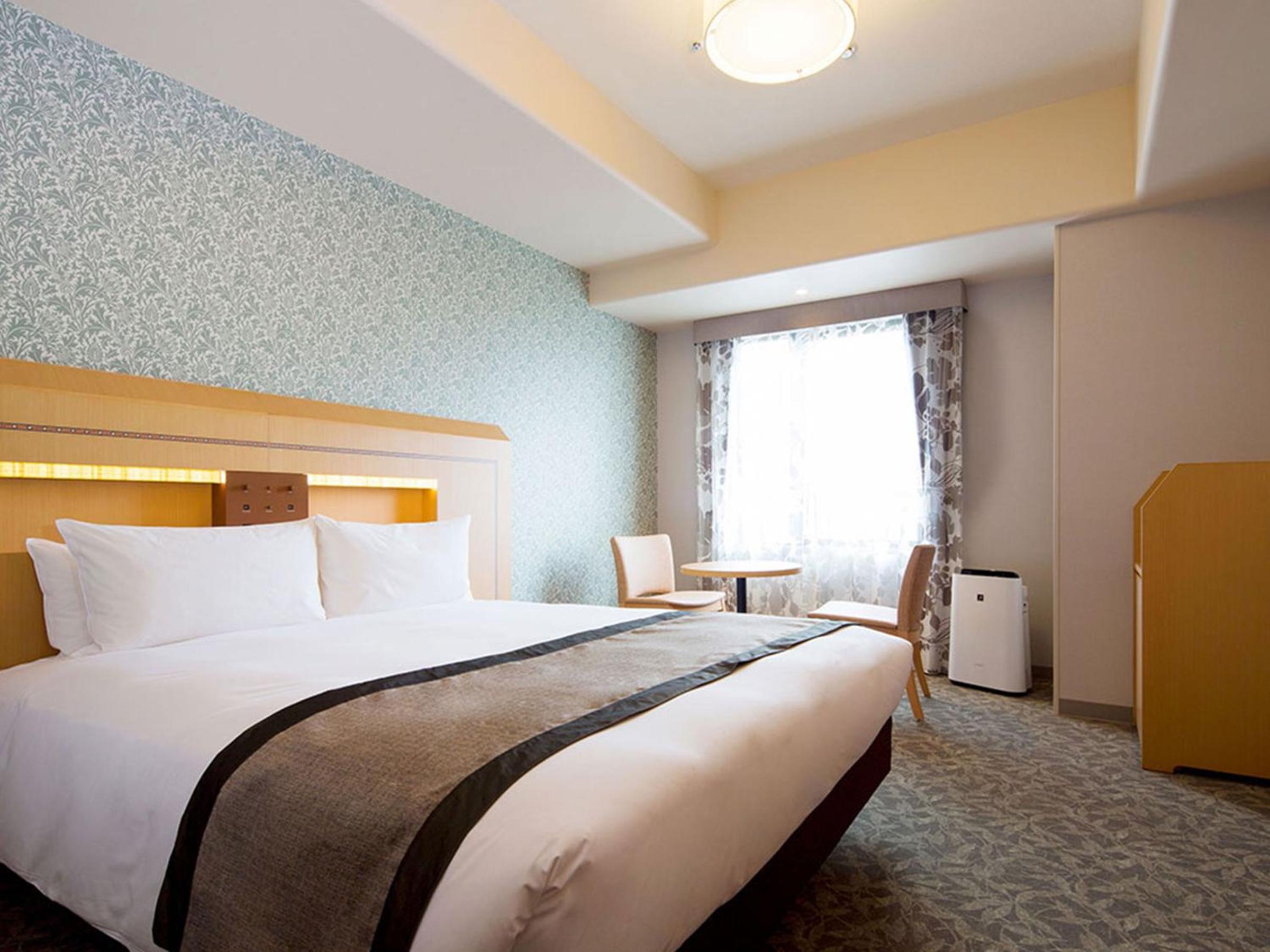 Queen Double Room- Public Bath and Sauna