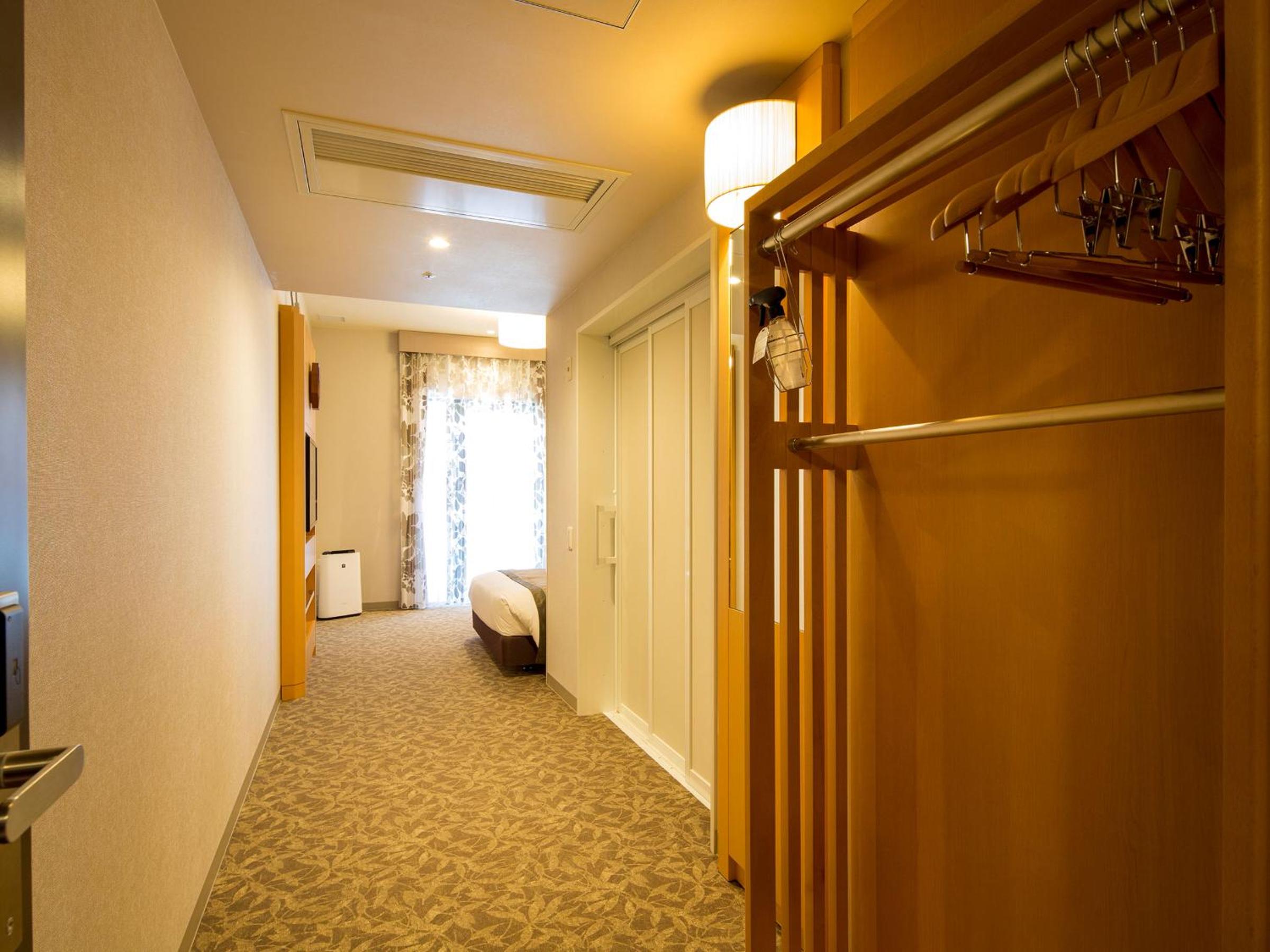 Queen Double Room- Public Bath and Sauna