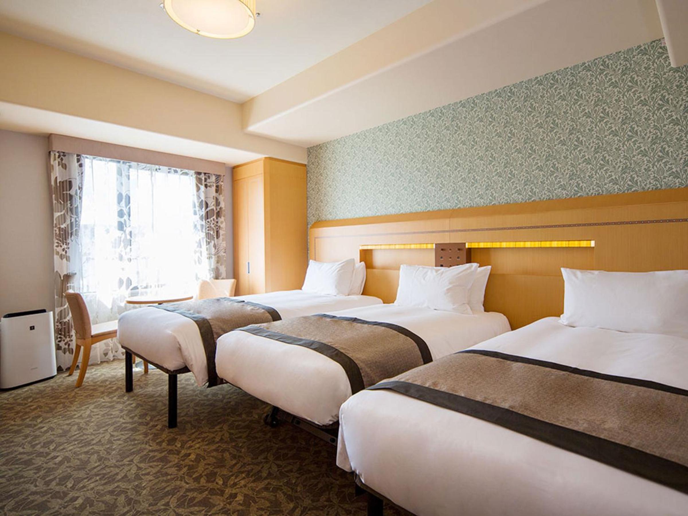 Twin Room with Extra Bed- Public Bath and Sauna