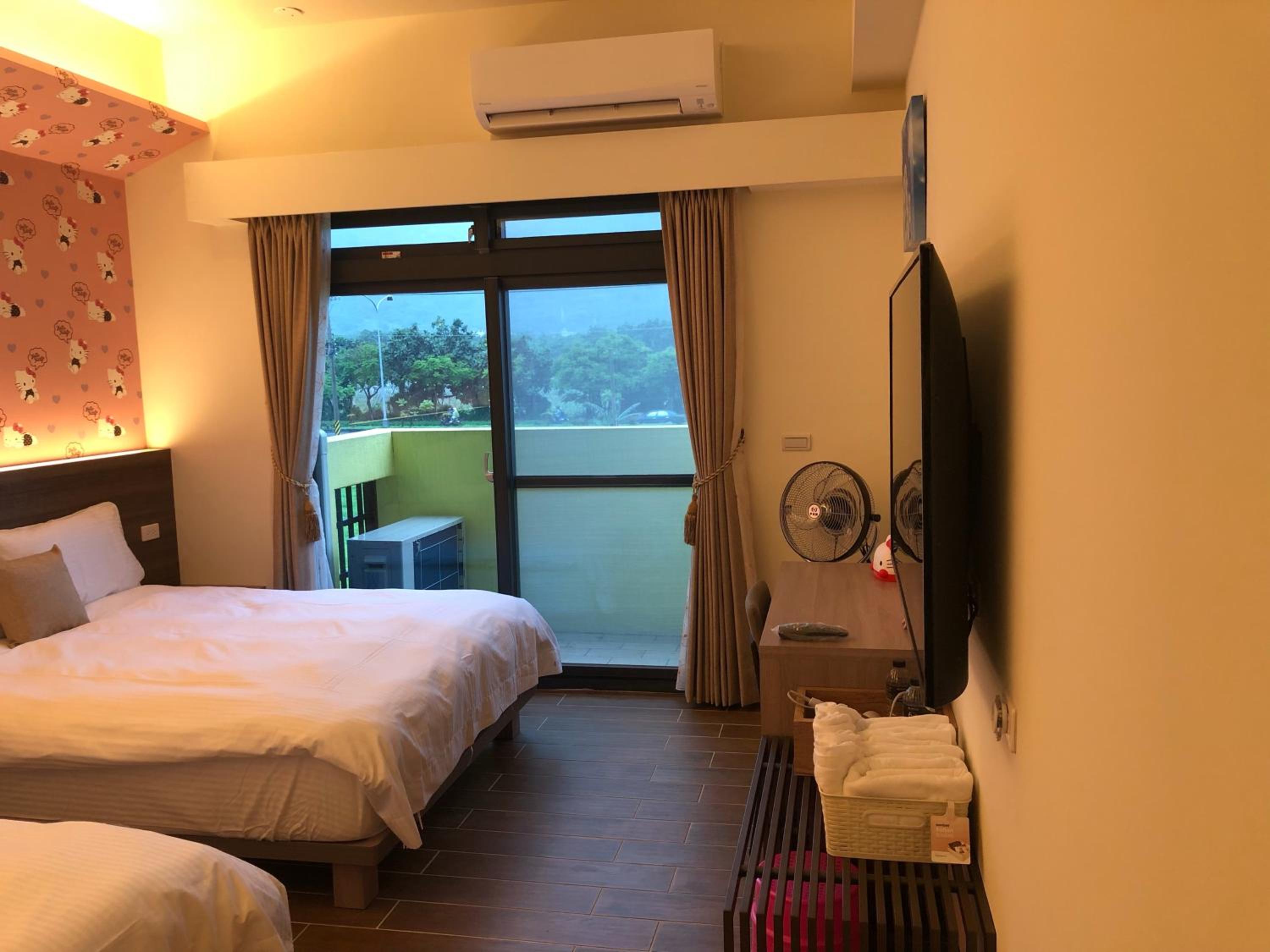 Quadruple Room with Balcony photo 2