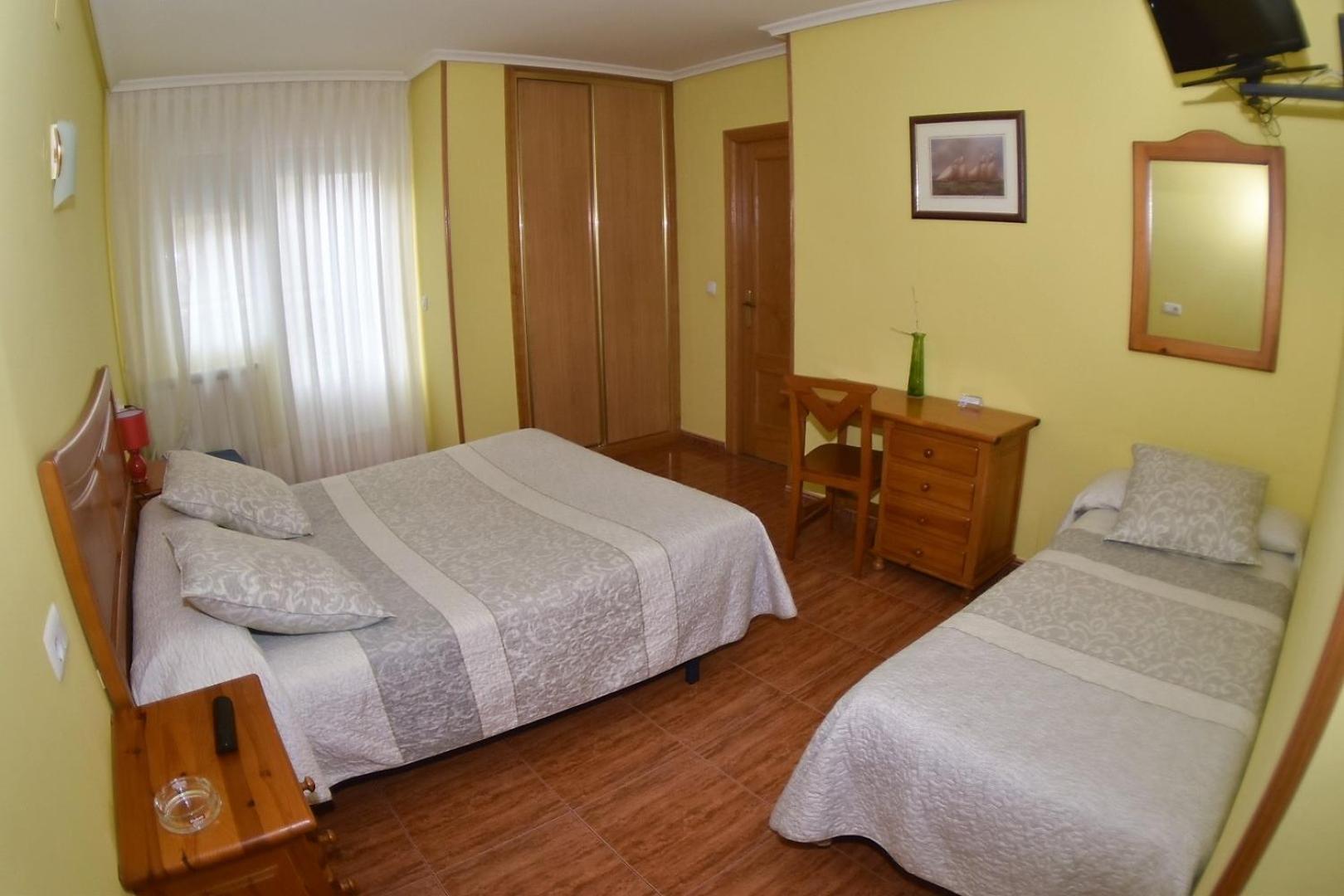 Queen Room photo 2