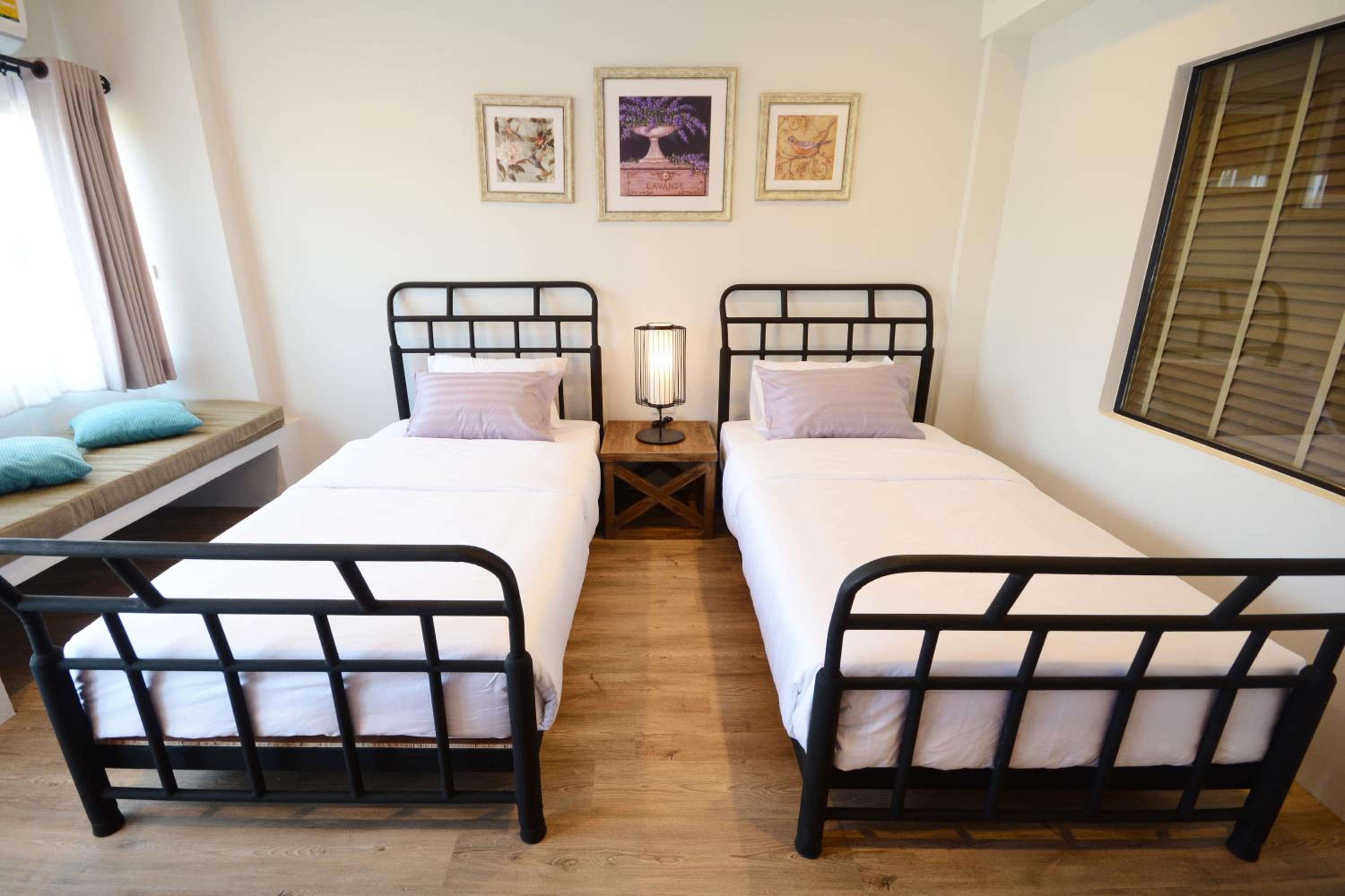 Standard Twin Room - Photo 4