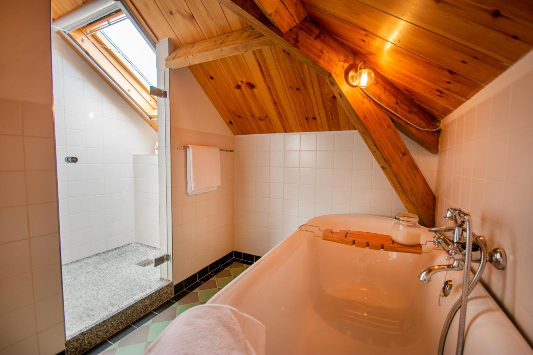 Deluxe Double Room with Bath photo 1