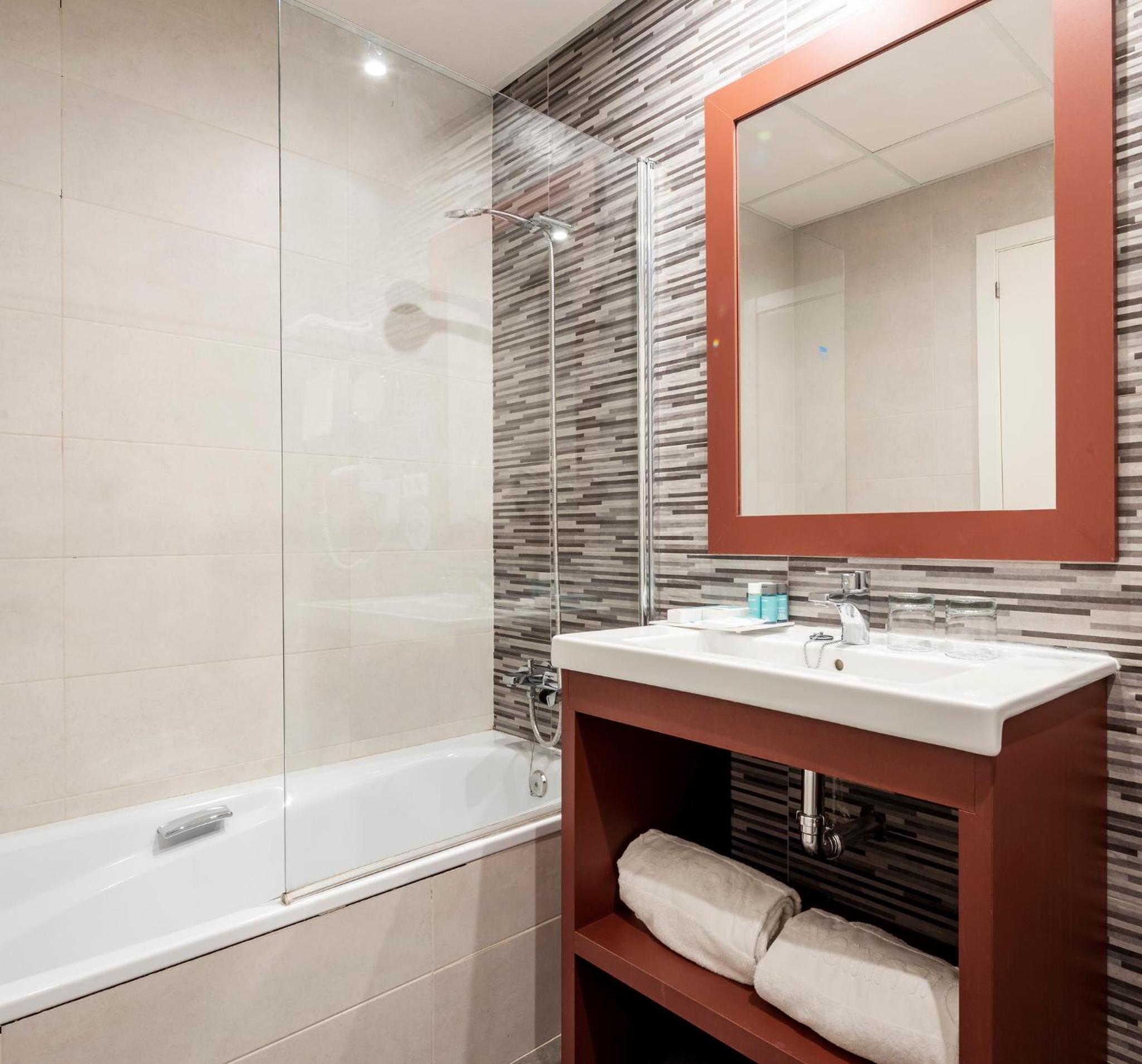 Triple Room with Pool View (2 Adults + 1 Child )