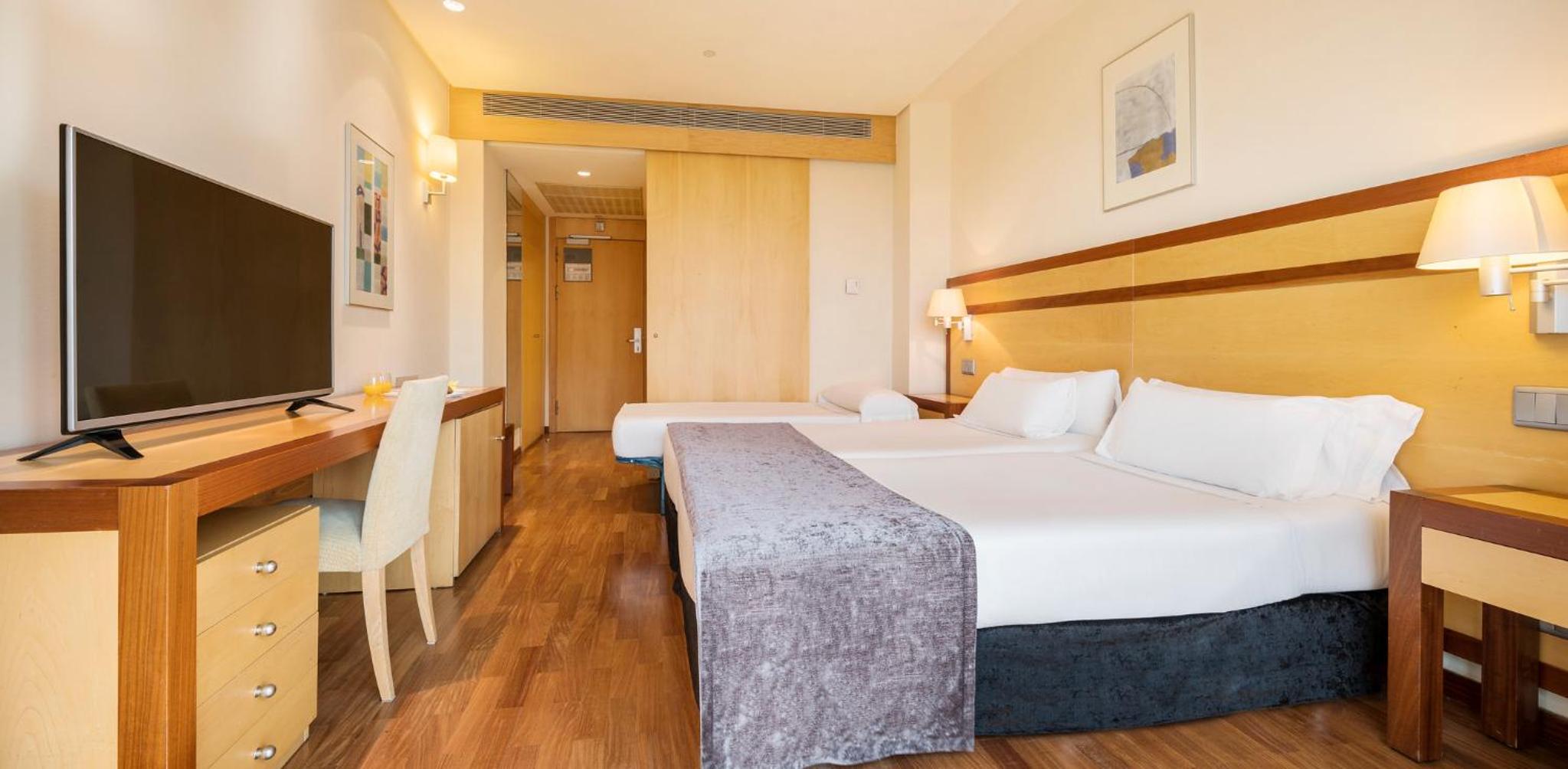 Double or Twin Room with Extra Bed (3 Adults) photo 3