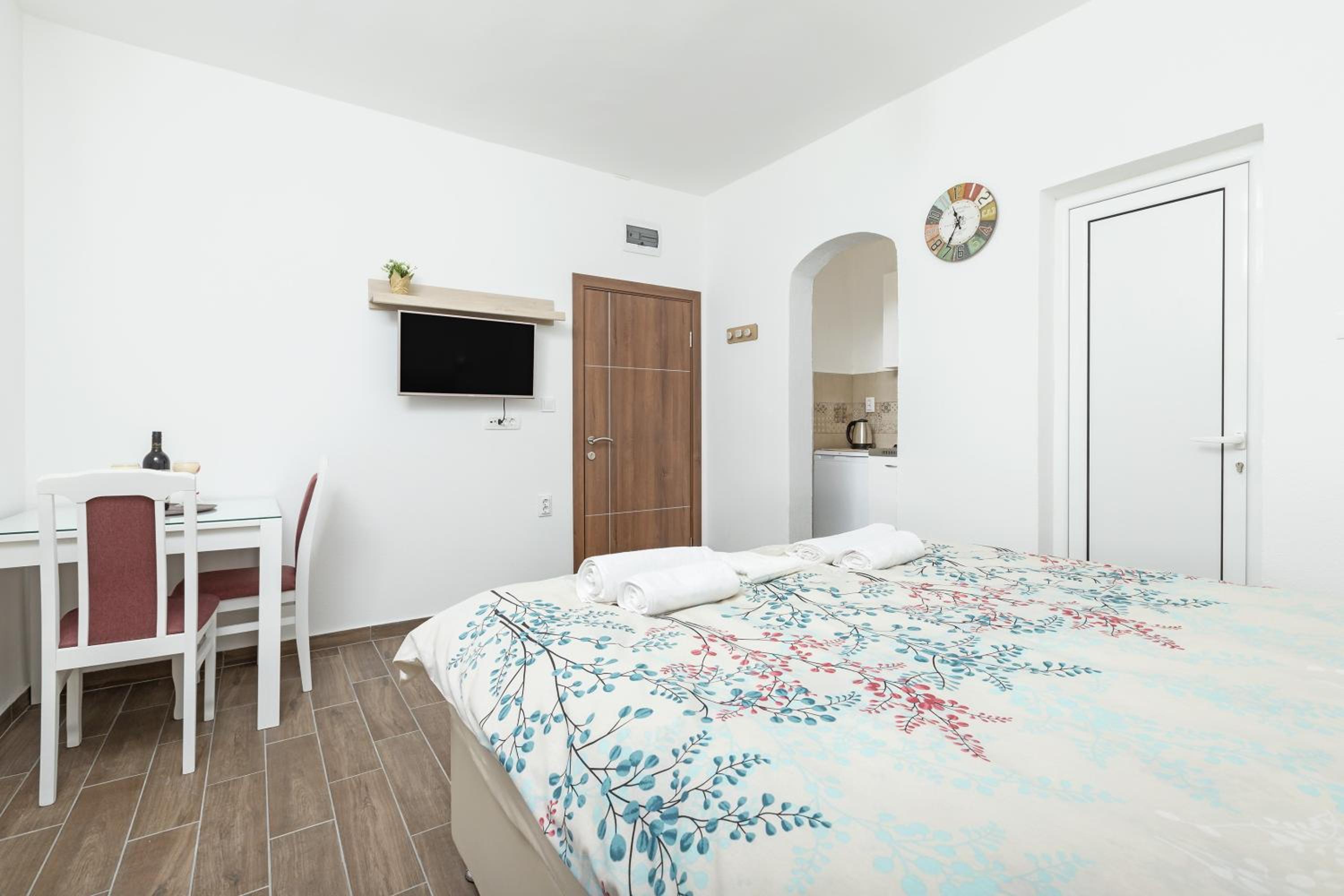 Studio Apartment photo 1