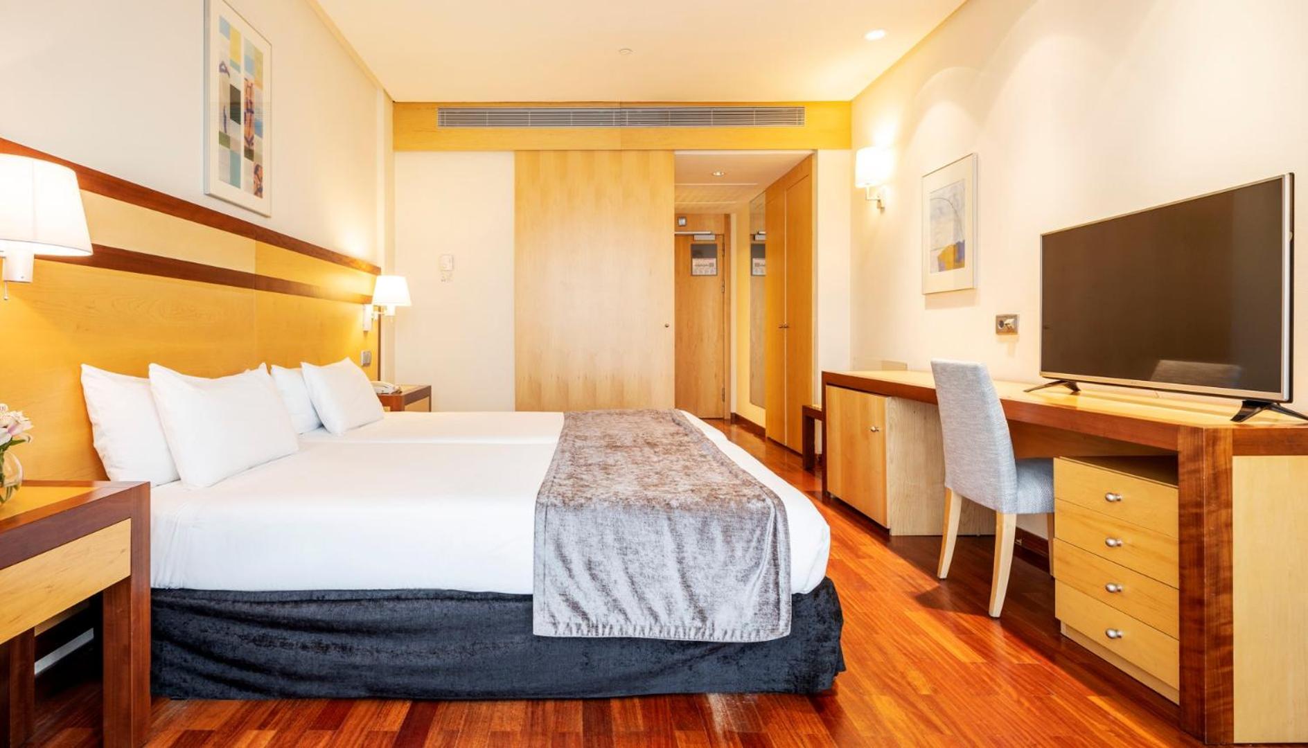Double or Twin Room - Photo 4