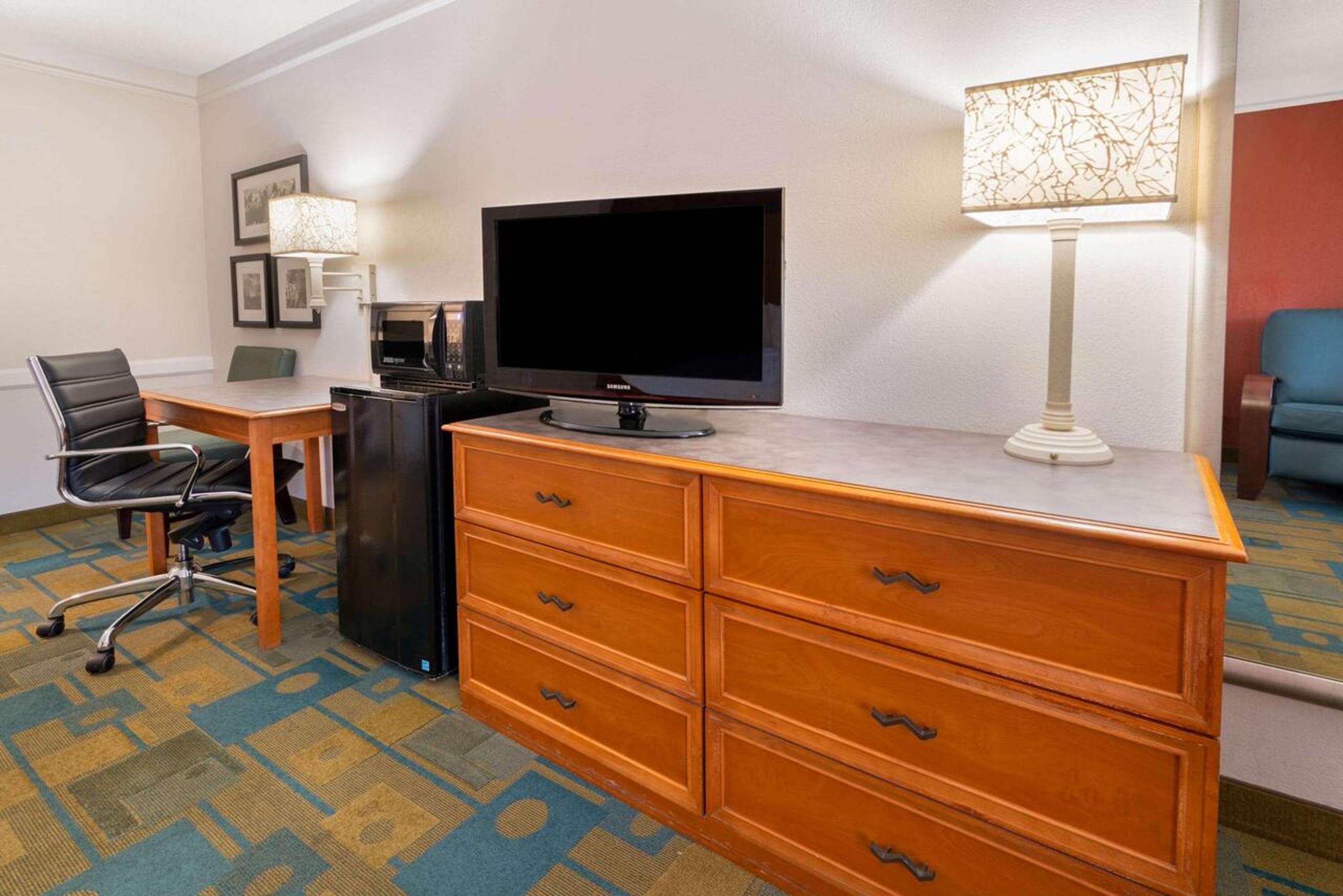 Deluxe Double Room with Two Double Beds - Non-Smoking - Photo 1