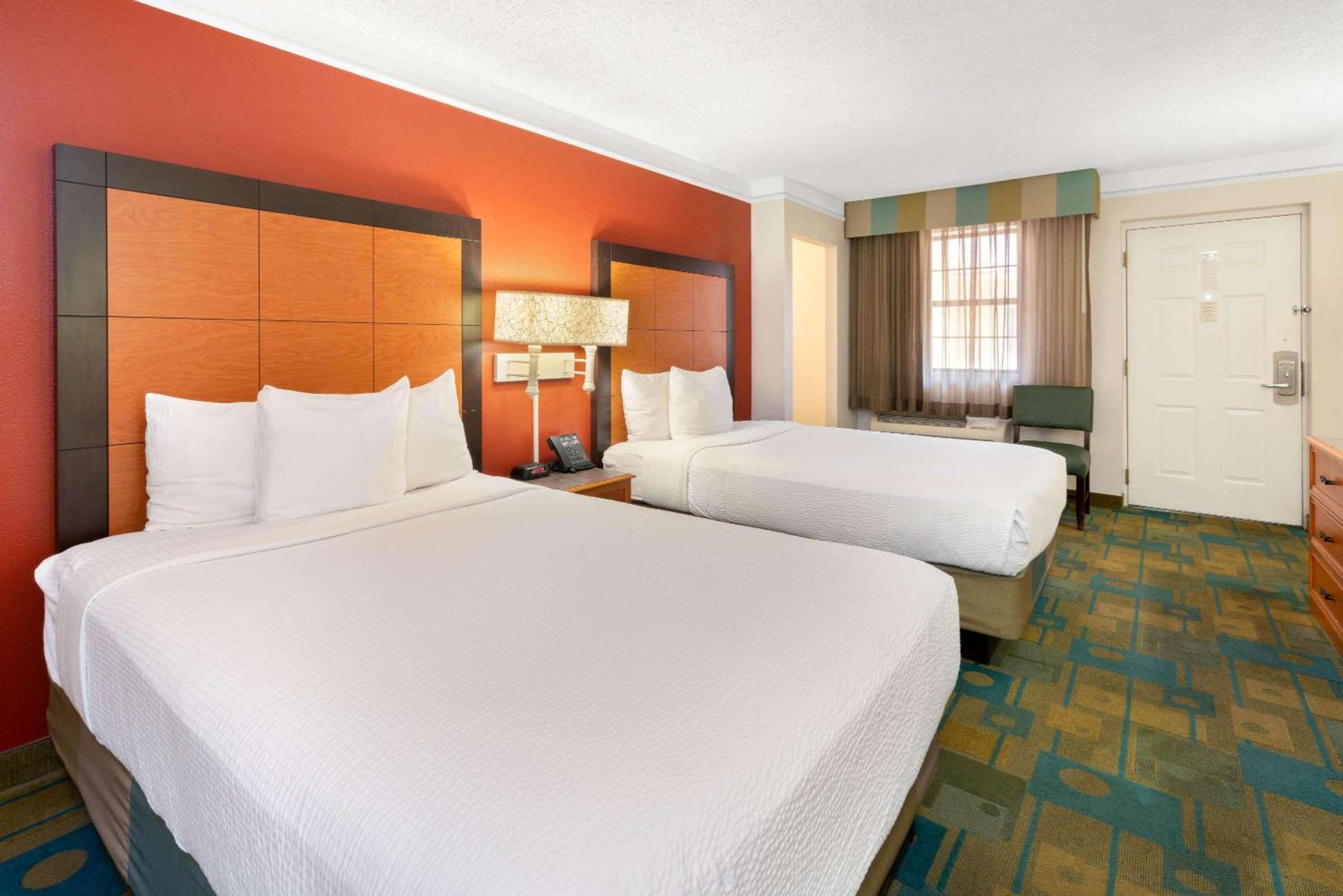 Double Room with Two Double Beds - Photo 3