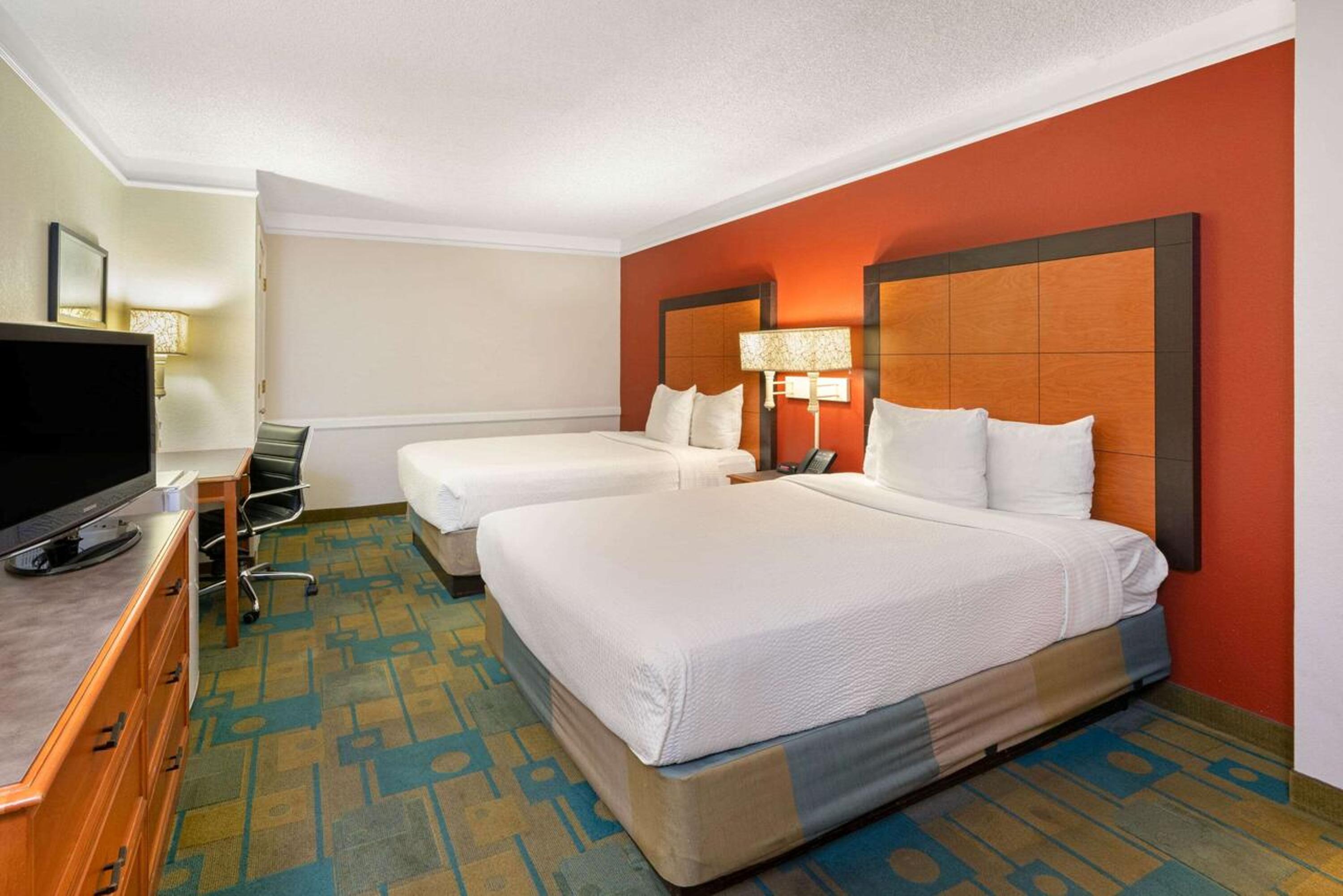 Double Room with Two Double Beds - Photo 4