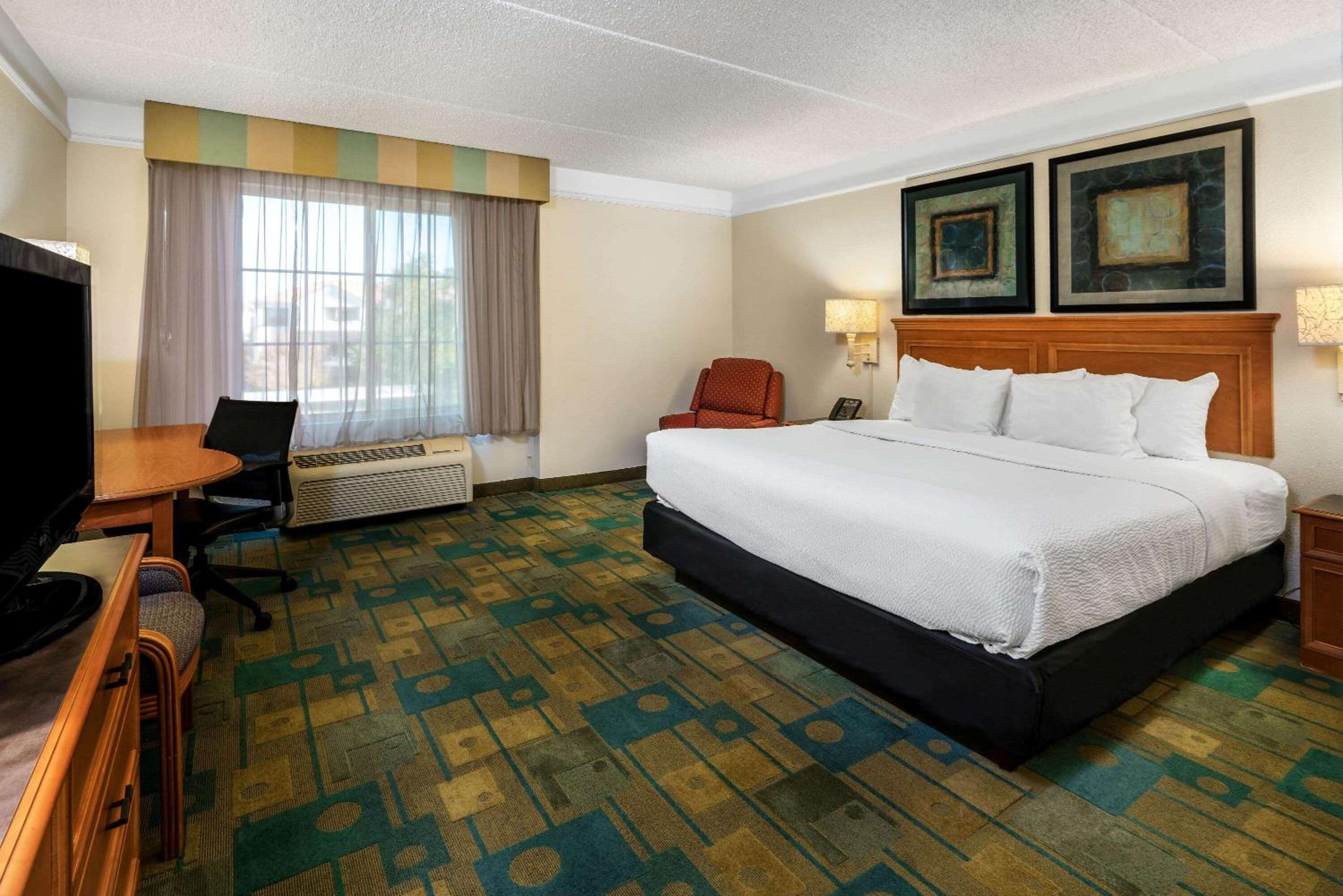 Deluxe King Room - Photo 1