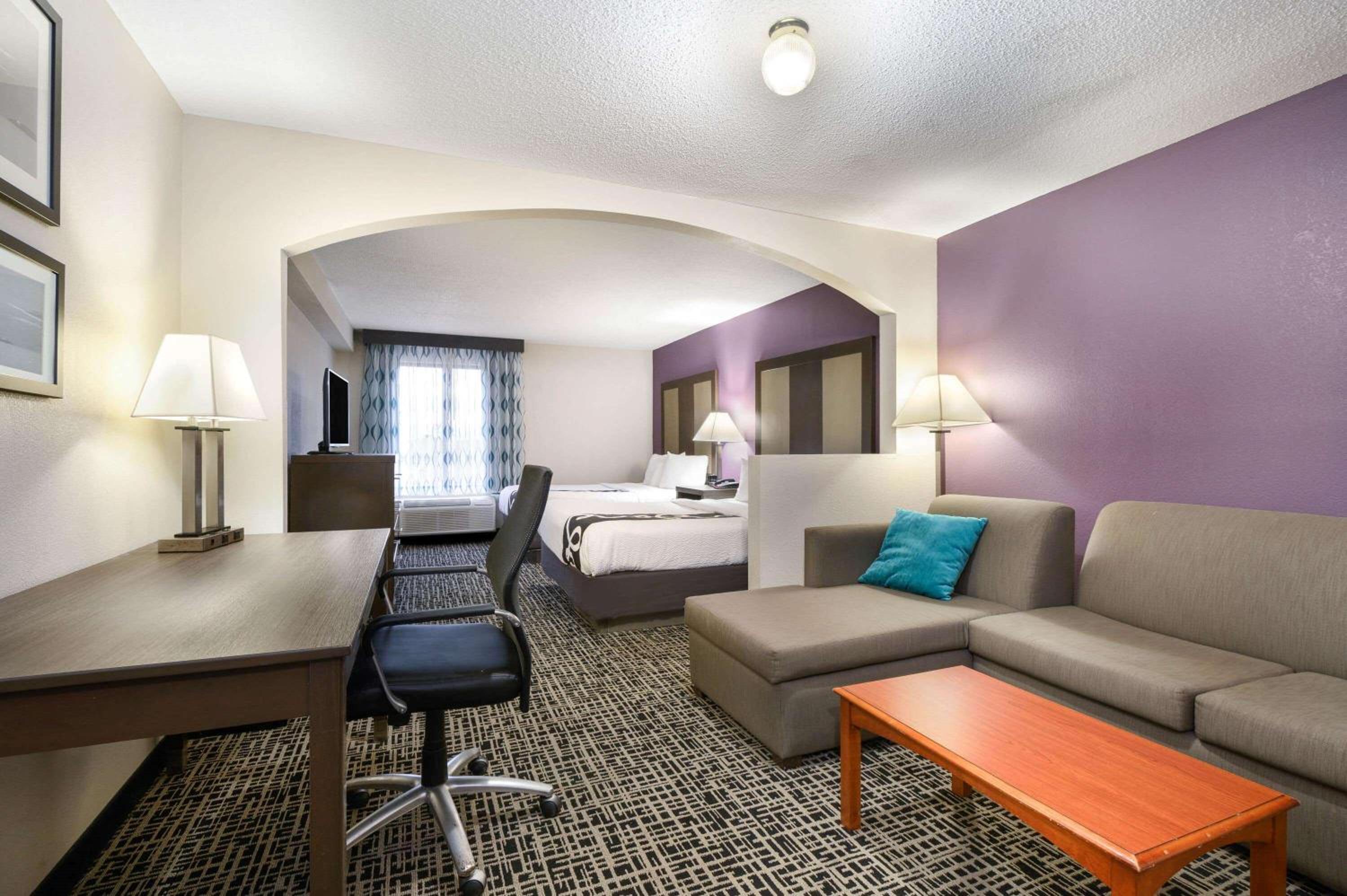 Studio Suite with Two Queen Beds - Non-Smoking - Photo 2