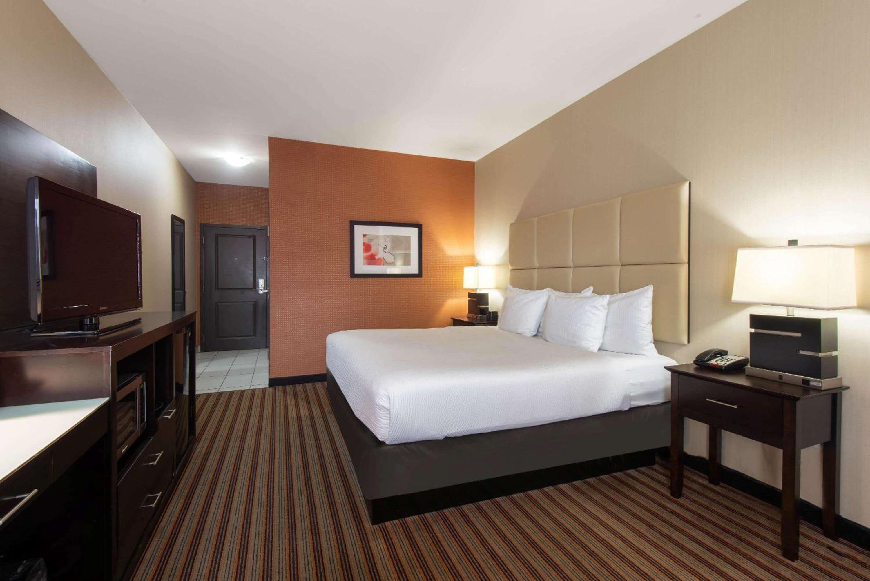King Room - Non-Smoking - Photo 1