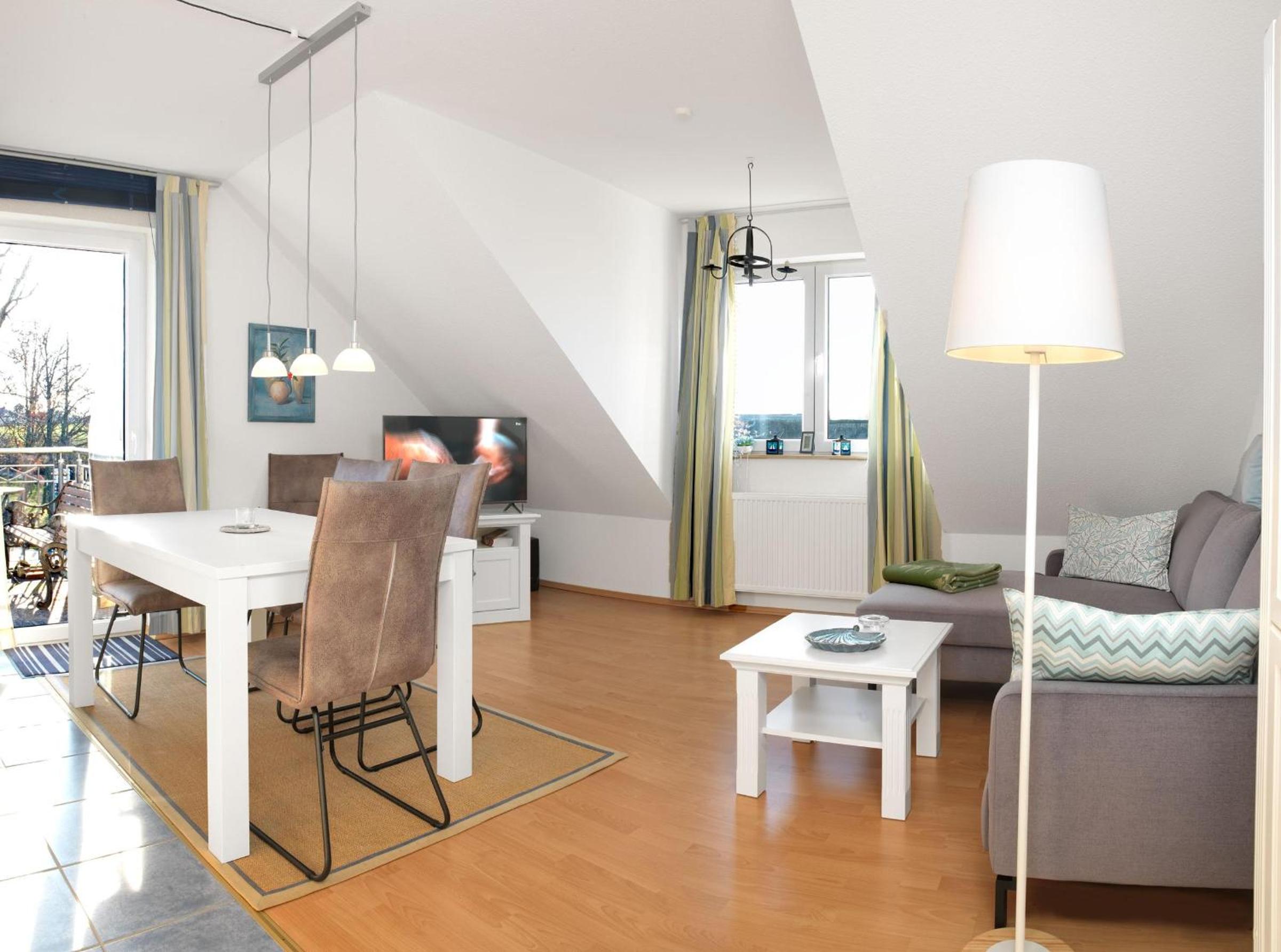 Apartment with Balcony photo 1