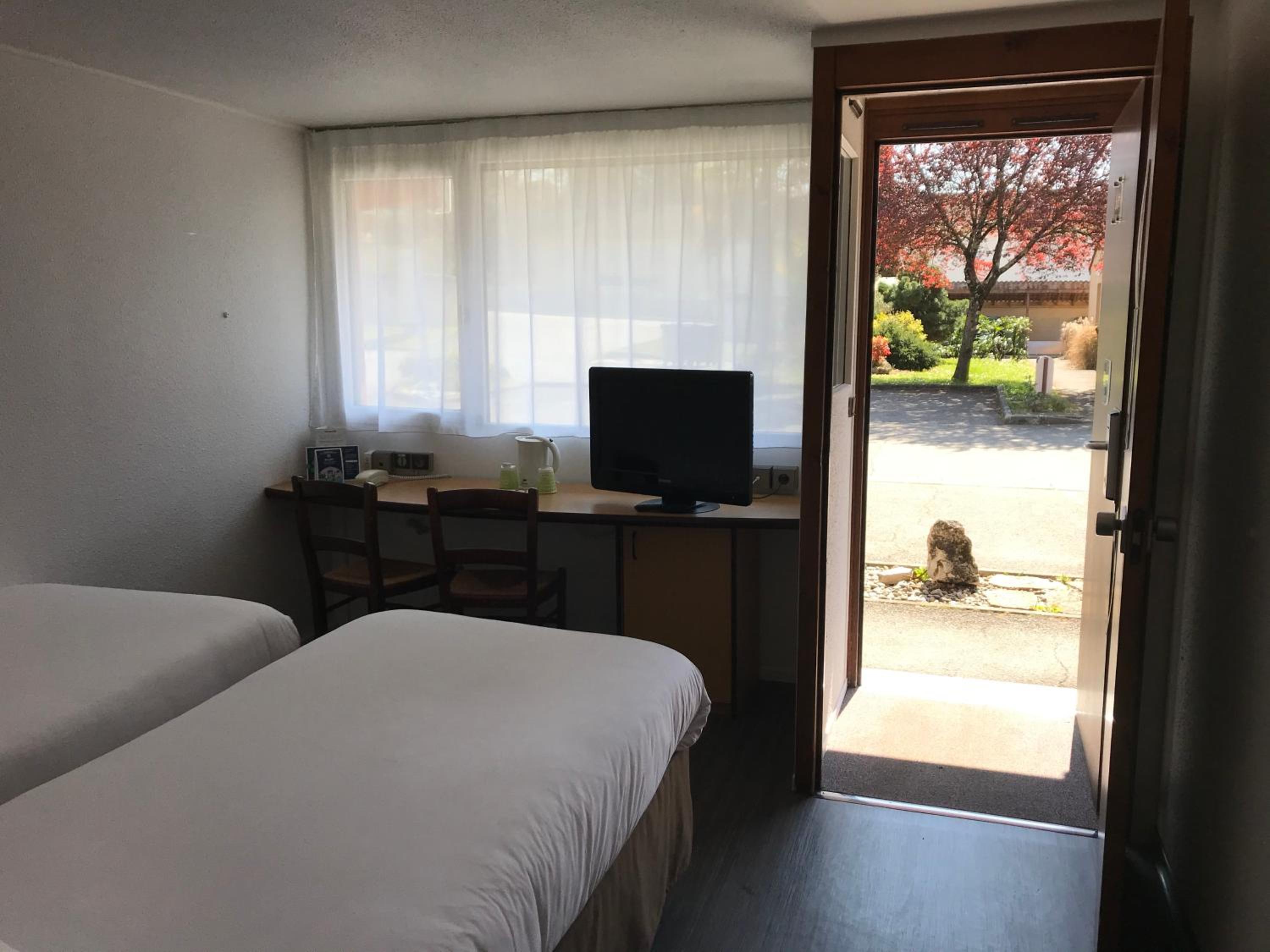 Twin Room - Photo 5