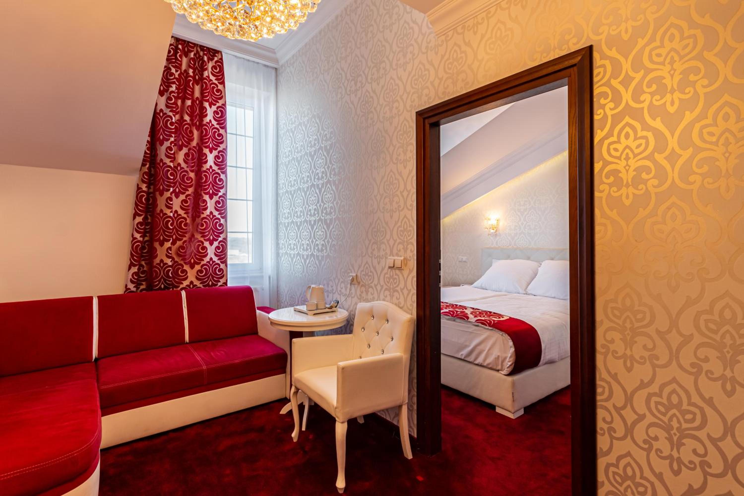 Deluxe Double Room with Bath photo 3