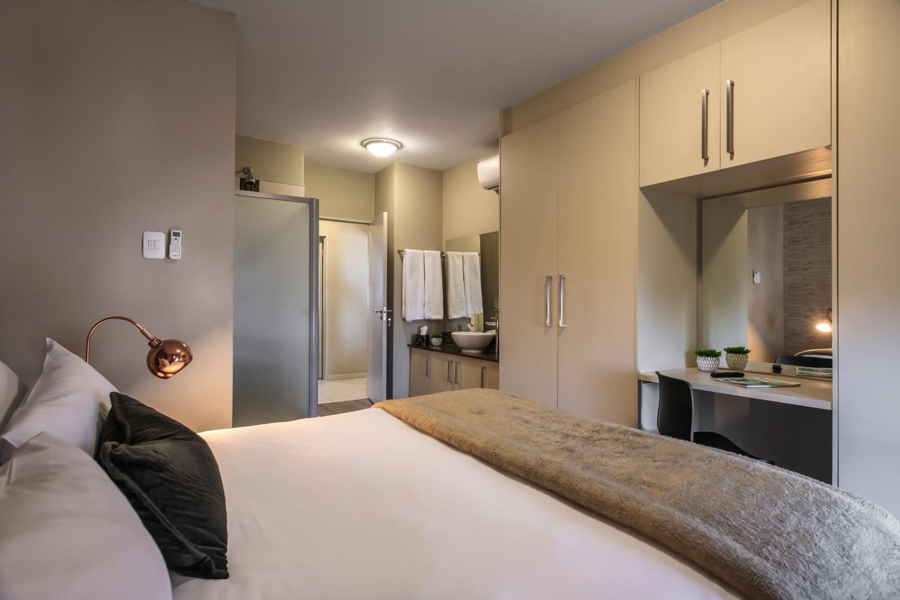 Two-Bedroom Two Bathroom Apartment photo 2
