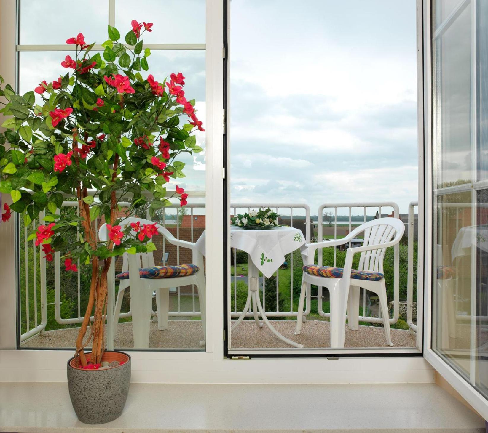 Apartment with Balcony photo 2