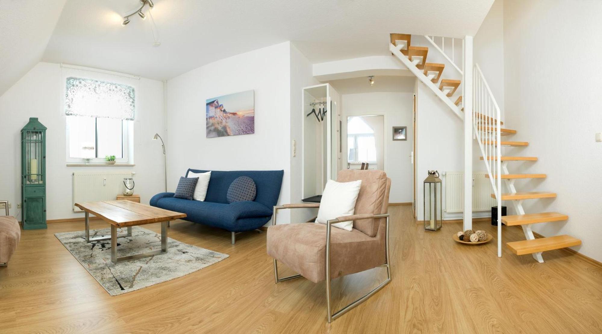 Apartment with Balcony photo 2