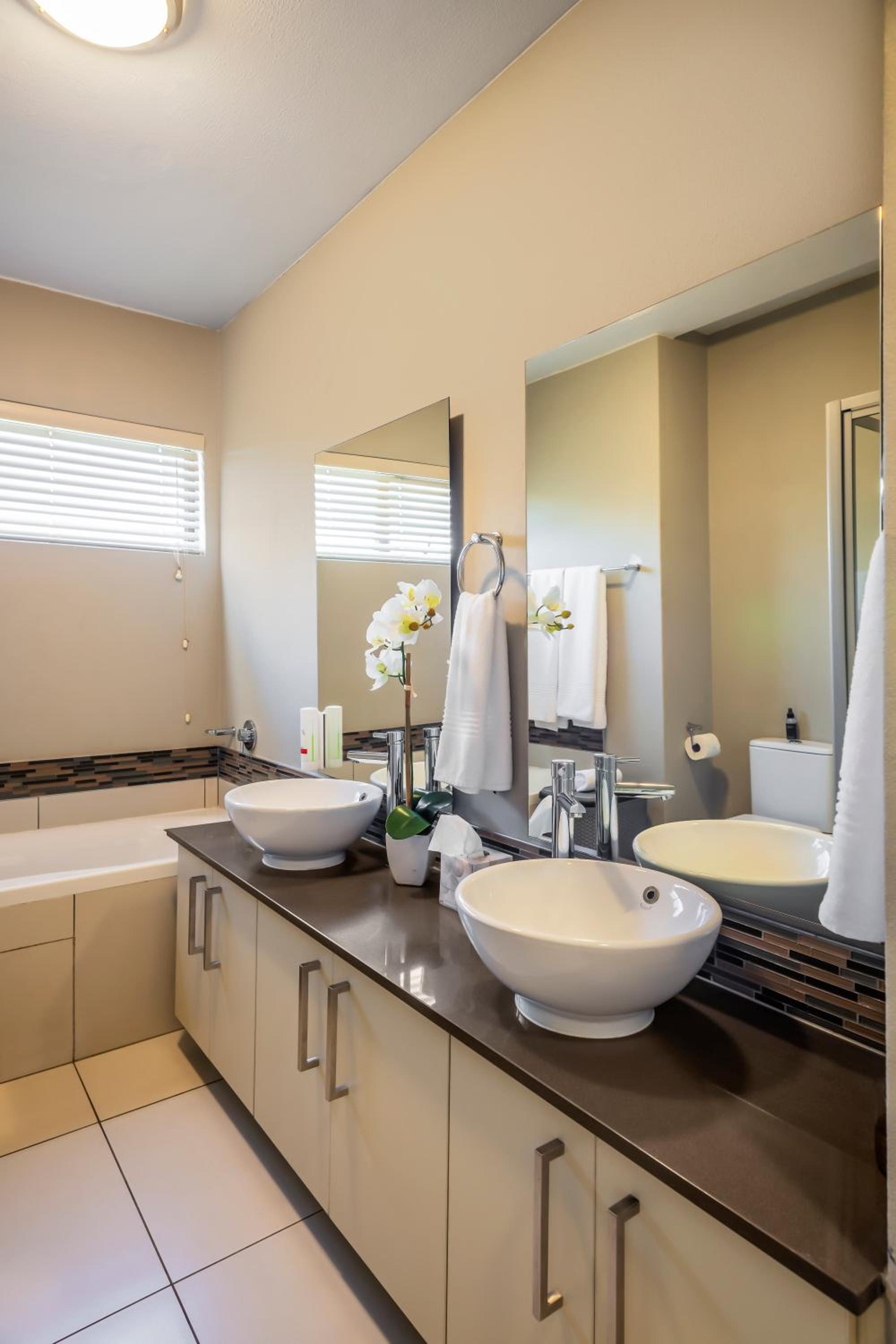 Two Bedroom Two Bathroom Superior Apartment photo 2