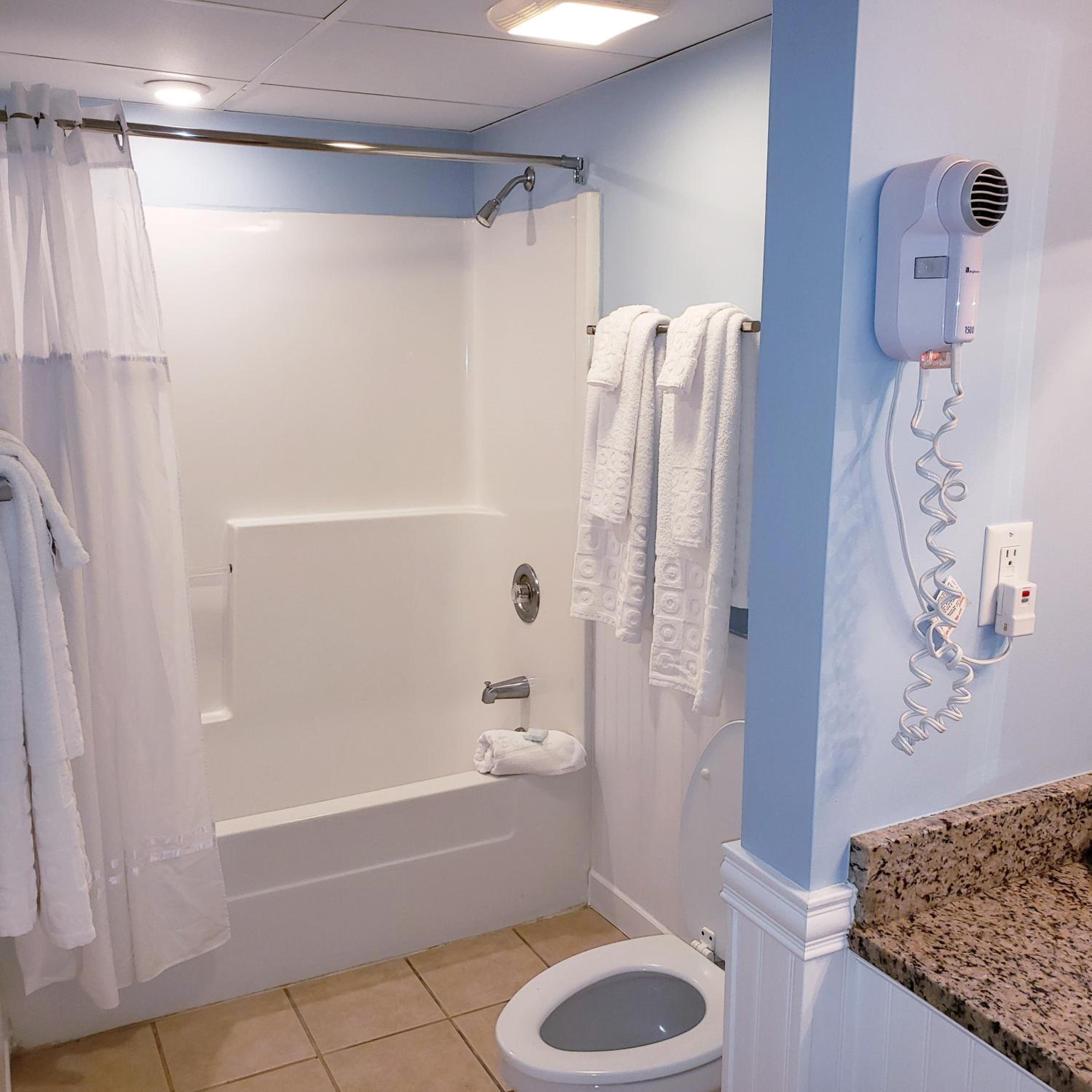 Sea Glass Queen Suite (Avenue II) photo 3
