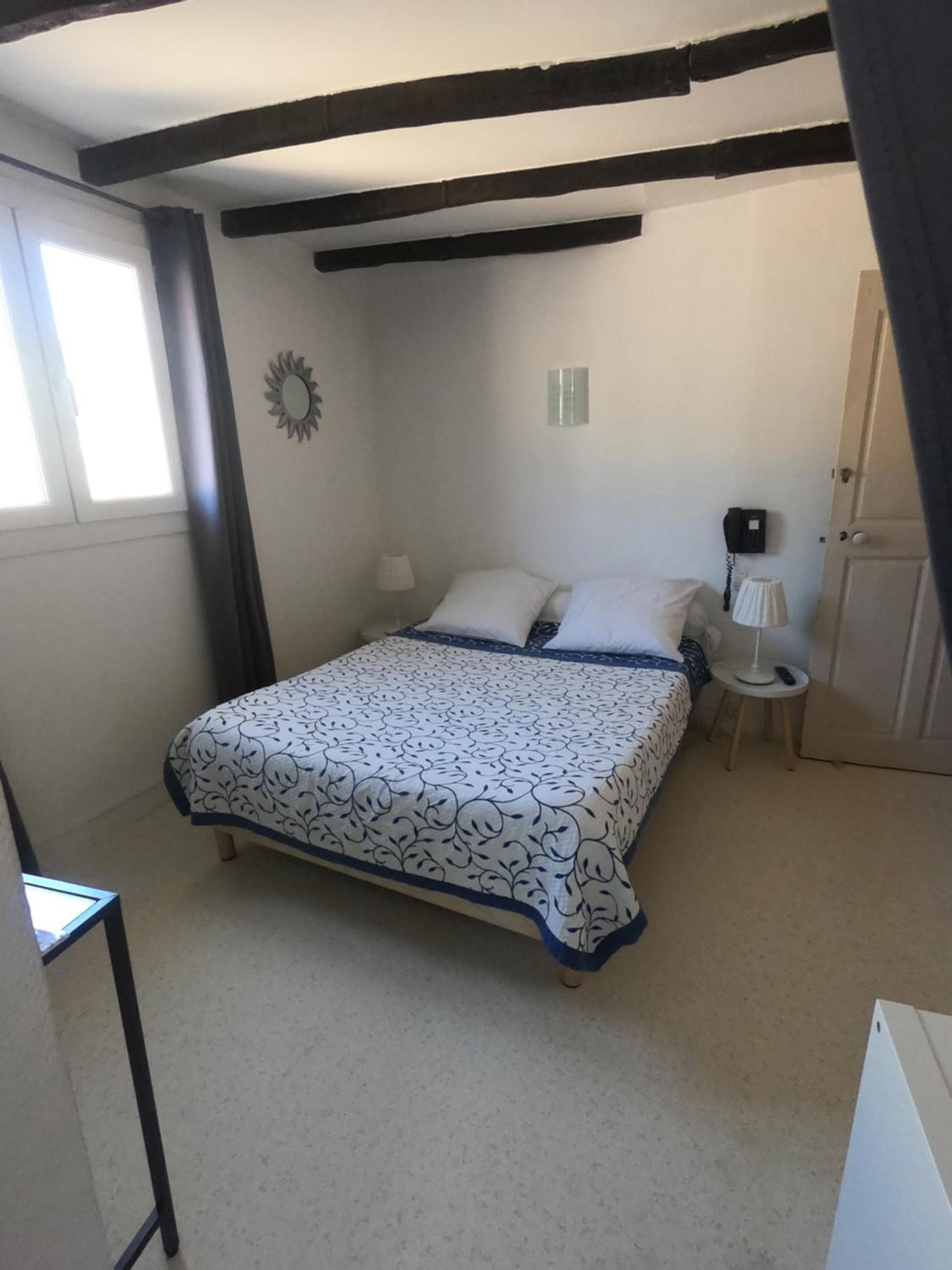 Small Double Room - Photo 1
