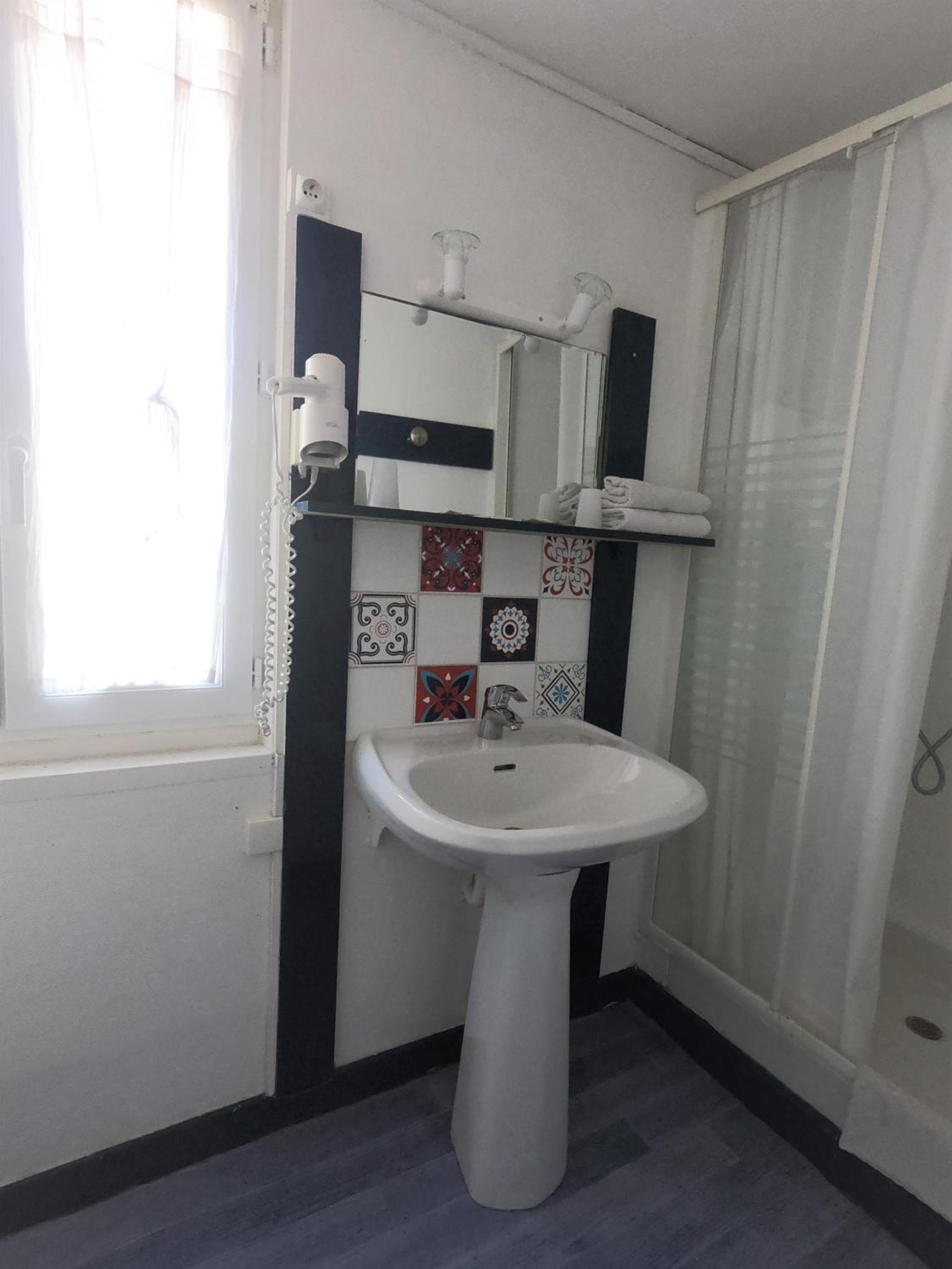 Small Double Room - Photo 3