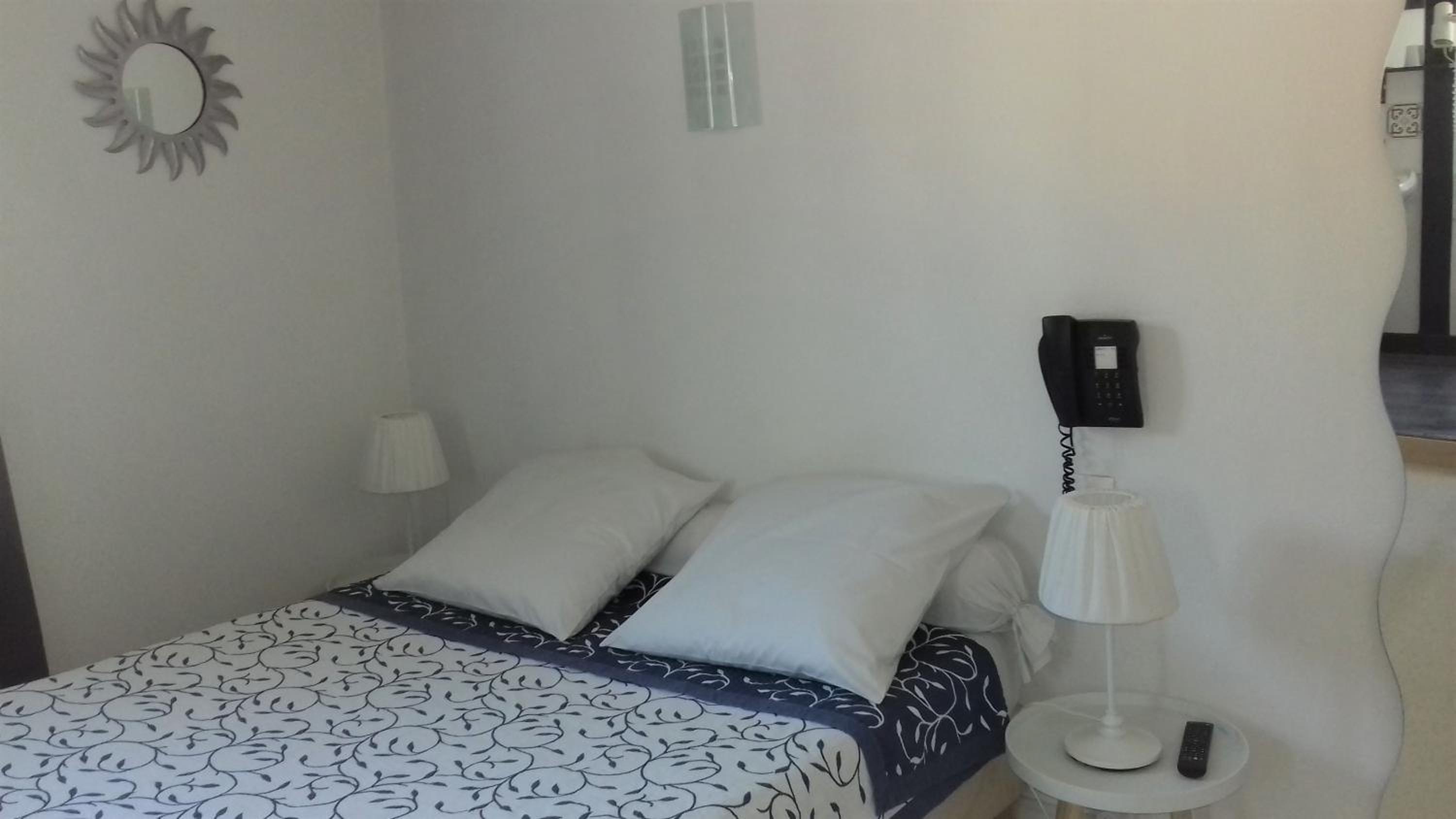 Small Double Room - Photo 2