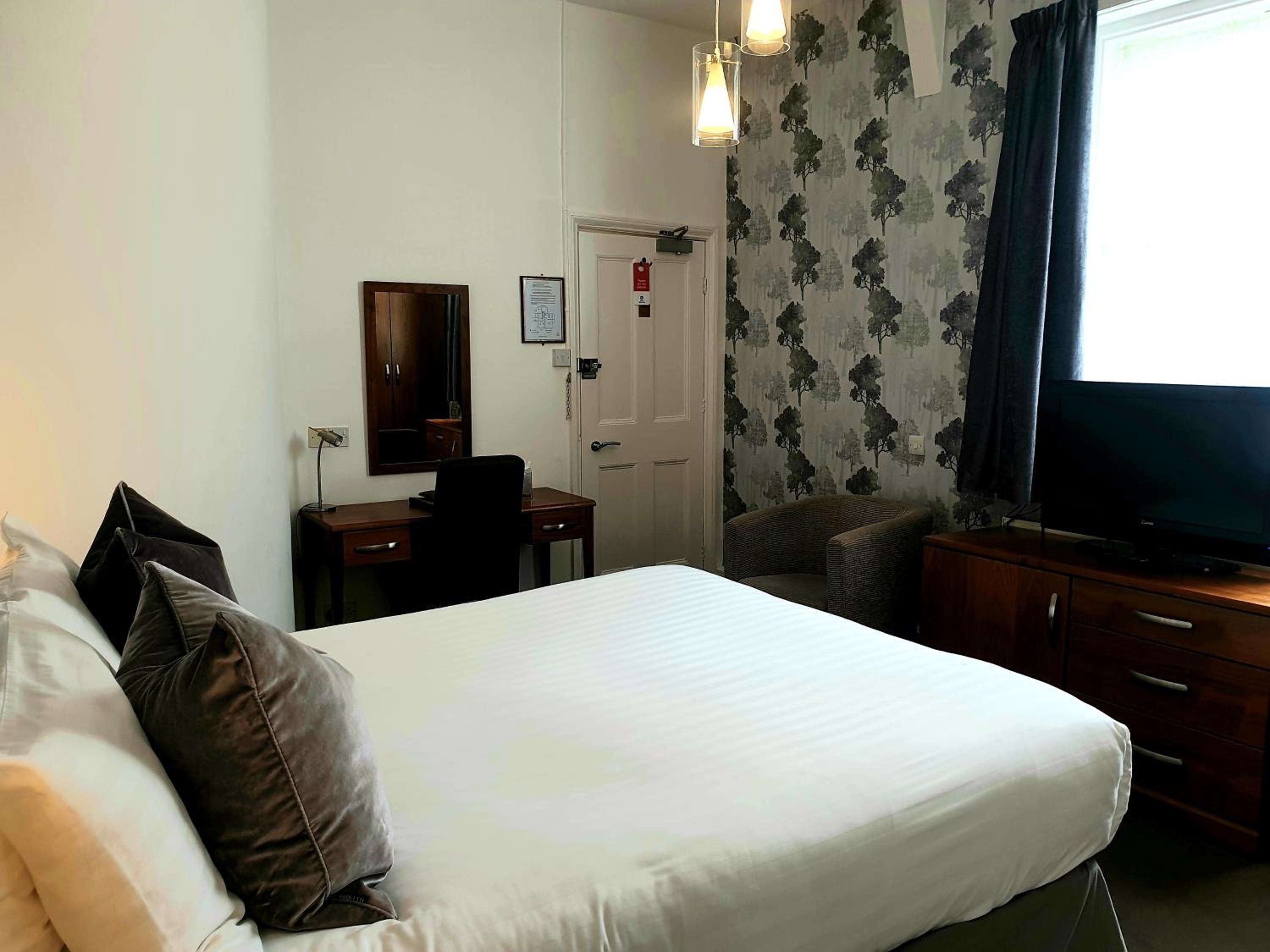 Standard Double Room - Non-Smoking - Photo 10