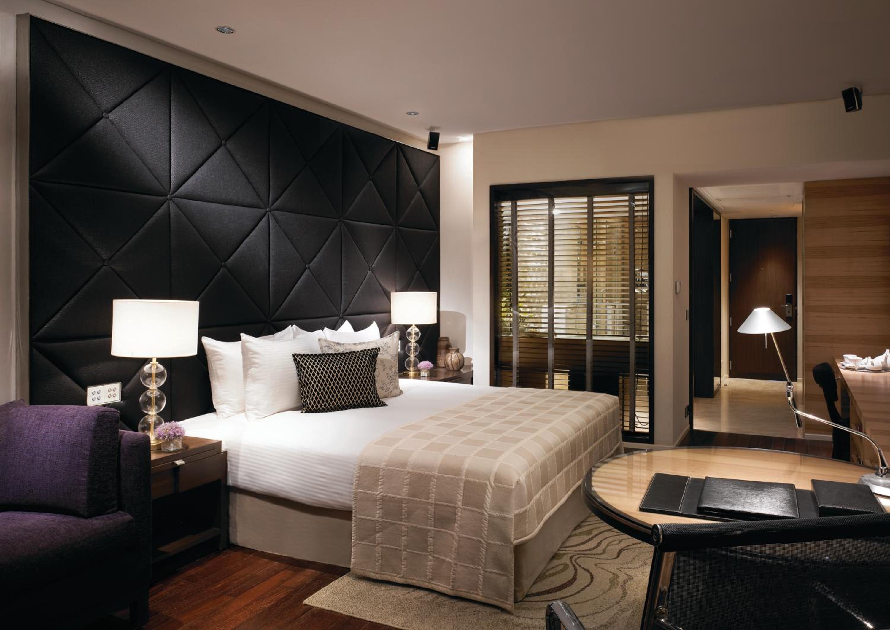 Taj Club Room Sea View King Bed - High tea, evening cocktails, butler service, Complimentary 1 way airport transfer