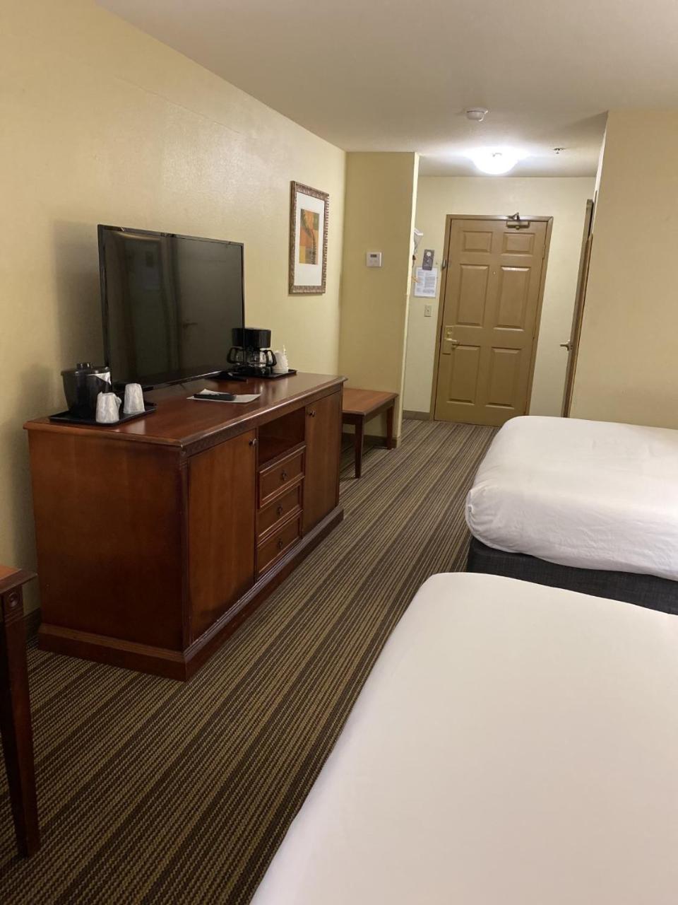 Queen Room with Two Queen Beds - Non-Smoking - Photo 1