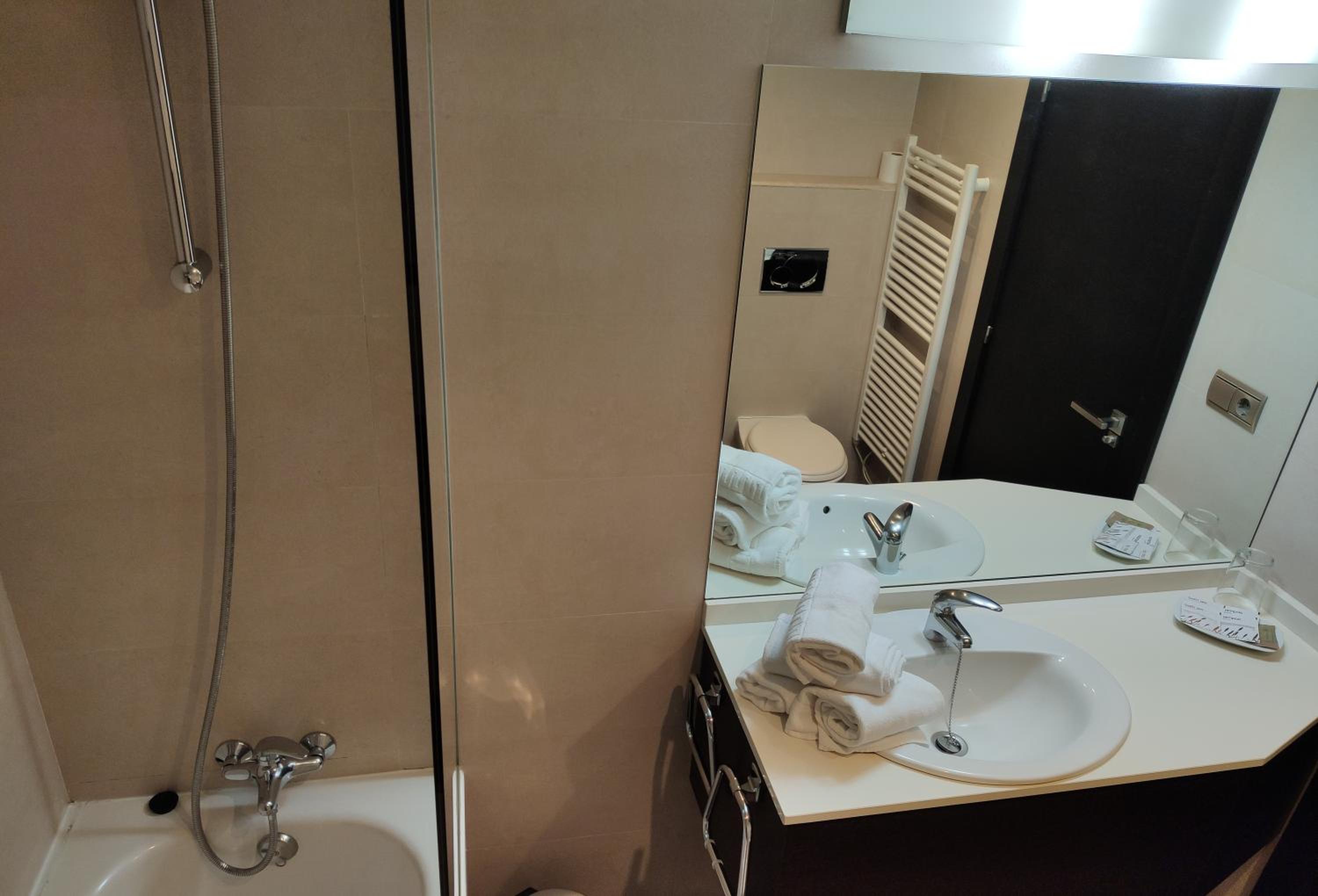 Quadruple Room - Photo 7