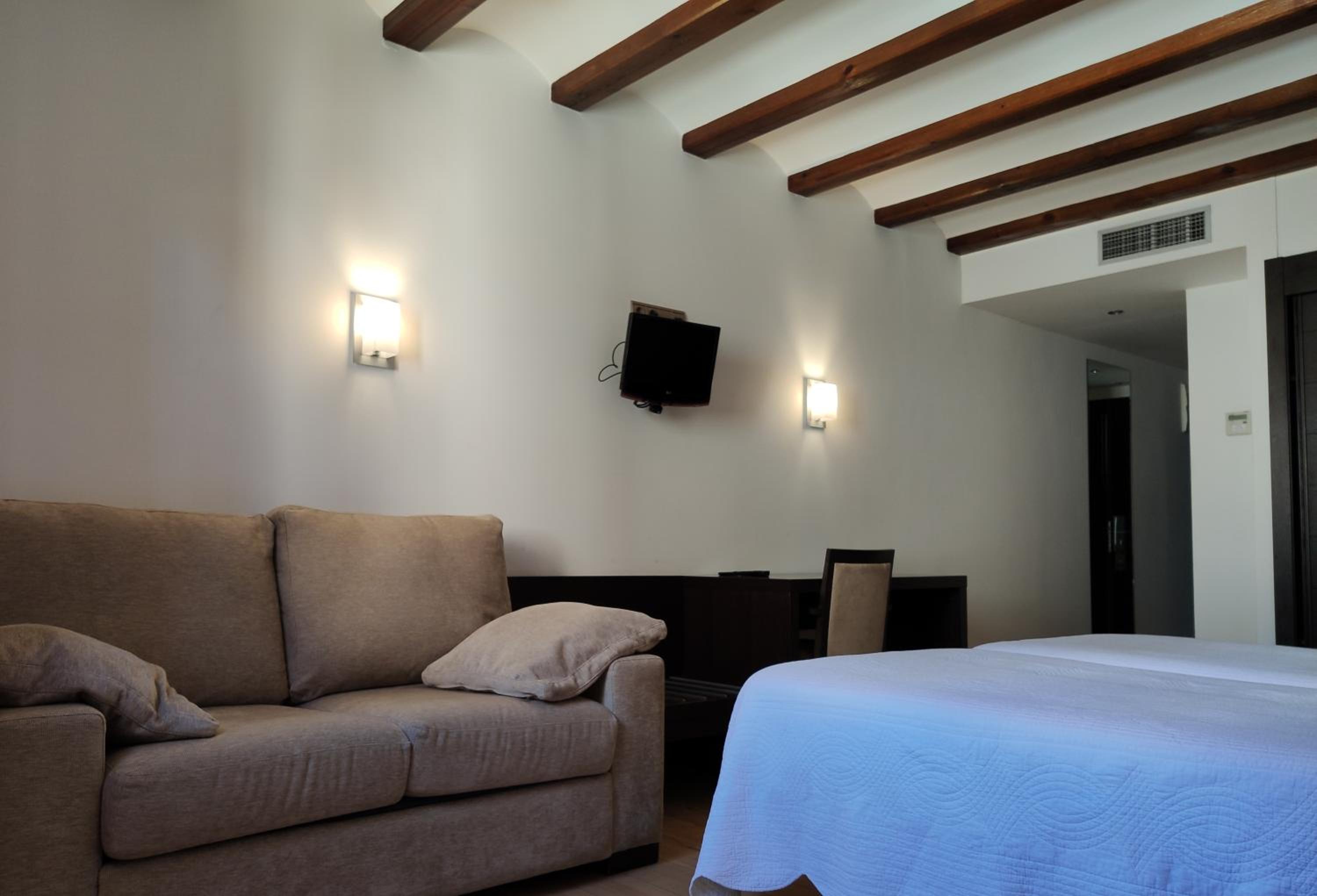 Twin Room - Photo 1