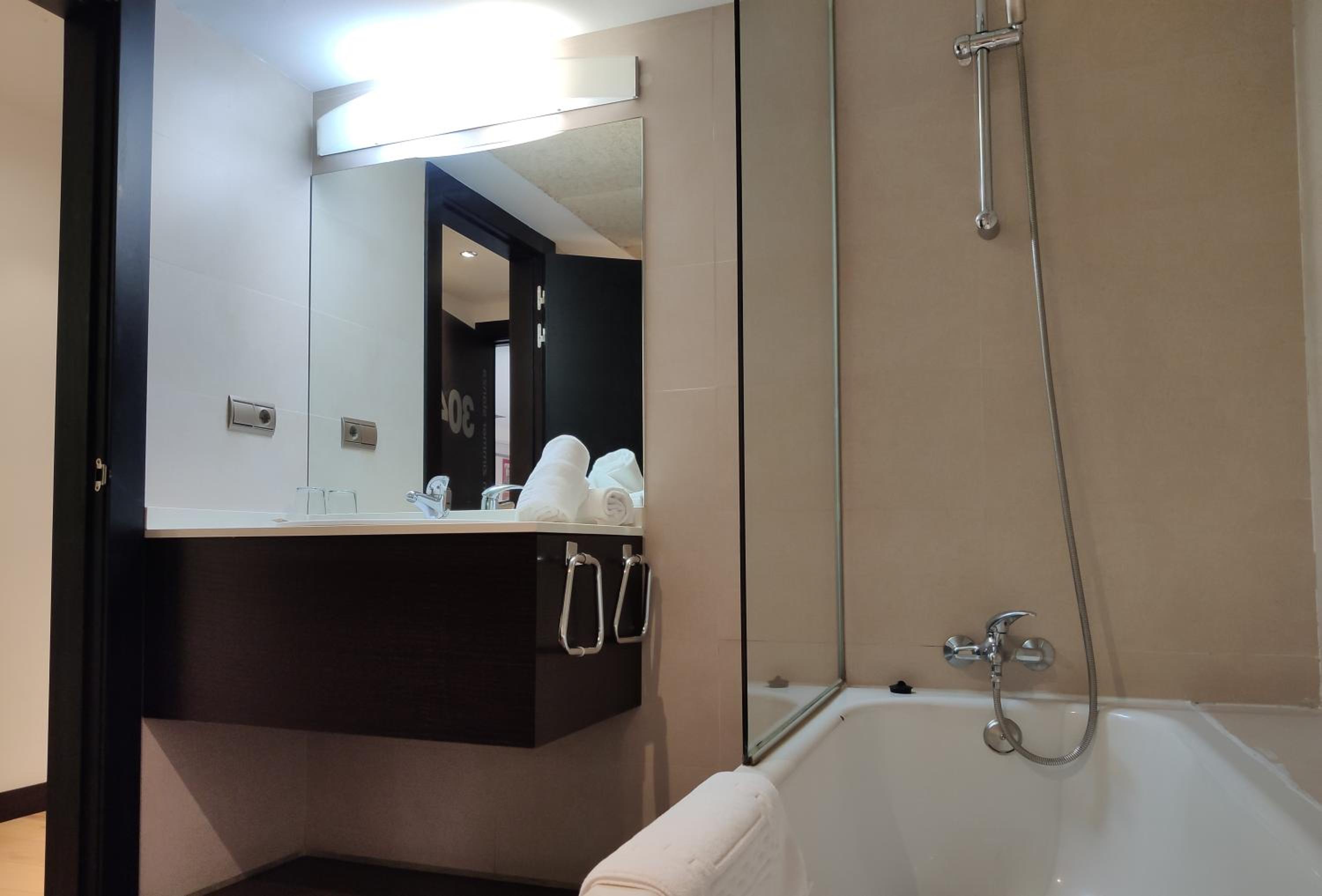 Quadruple Room - Photo 4