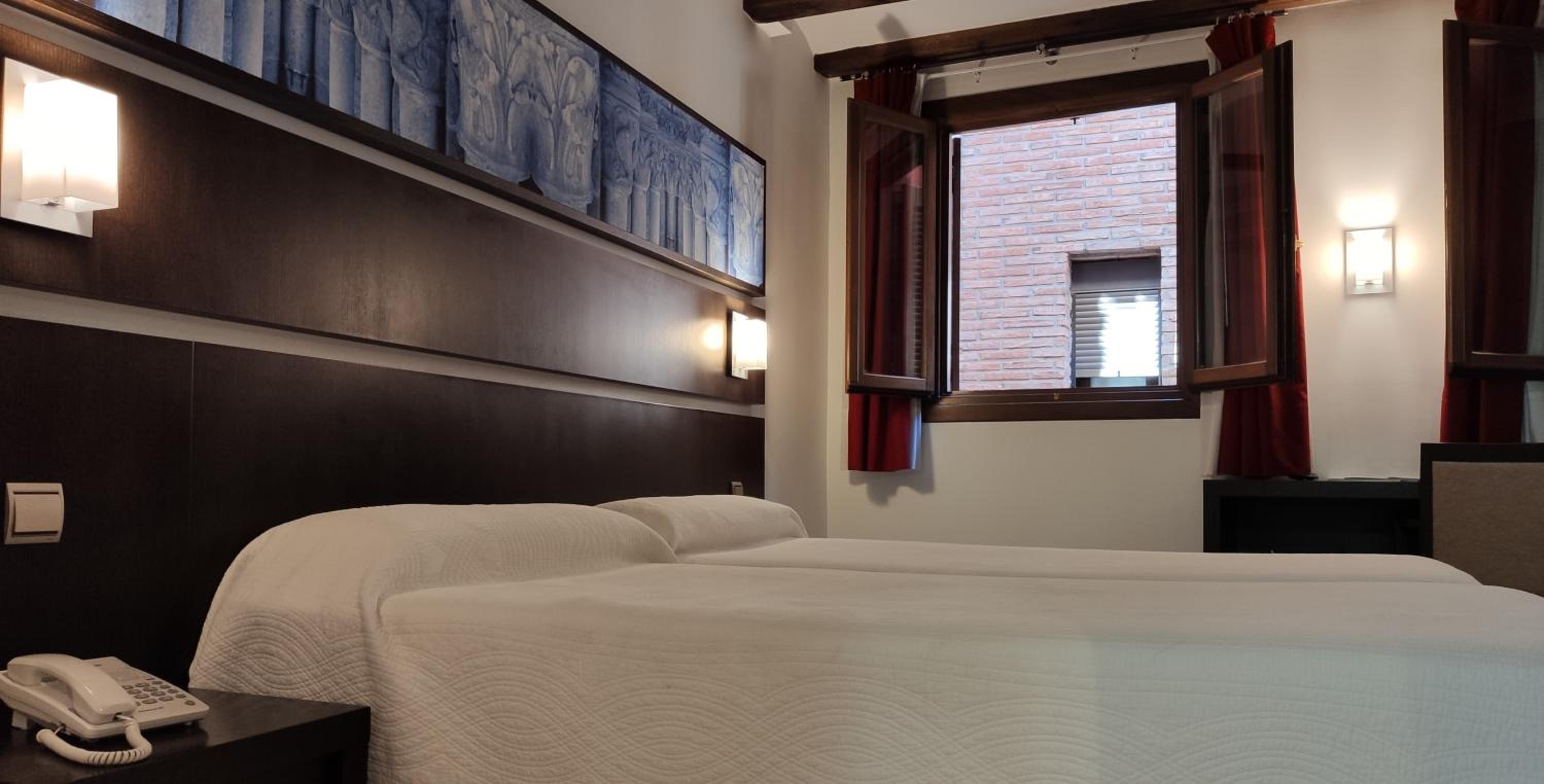Twin Room - Photo 14