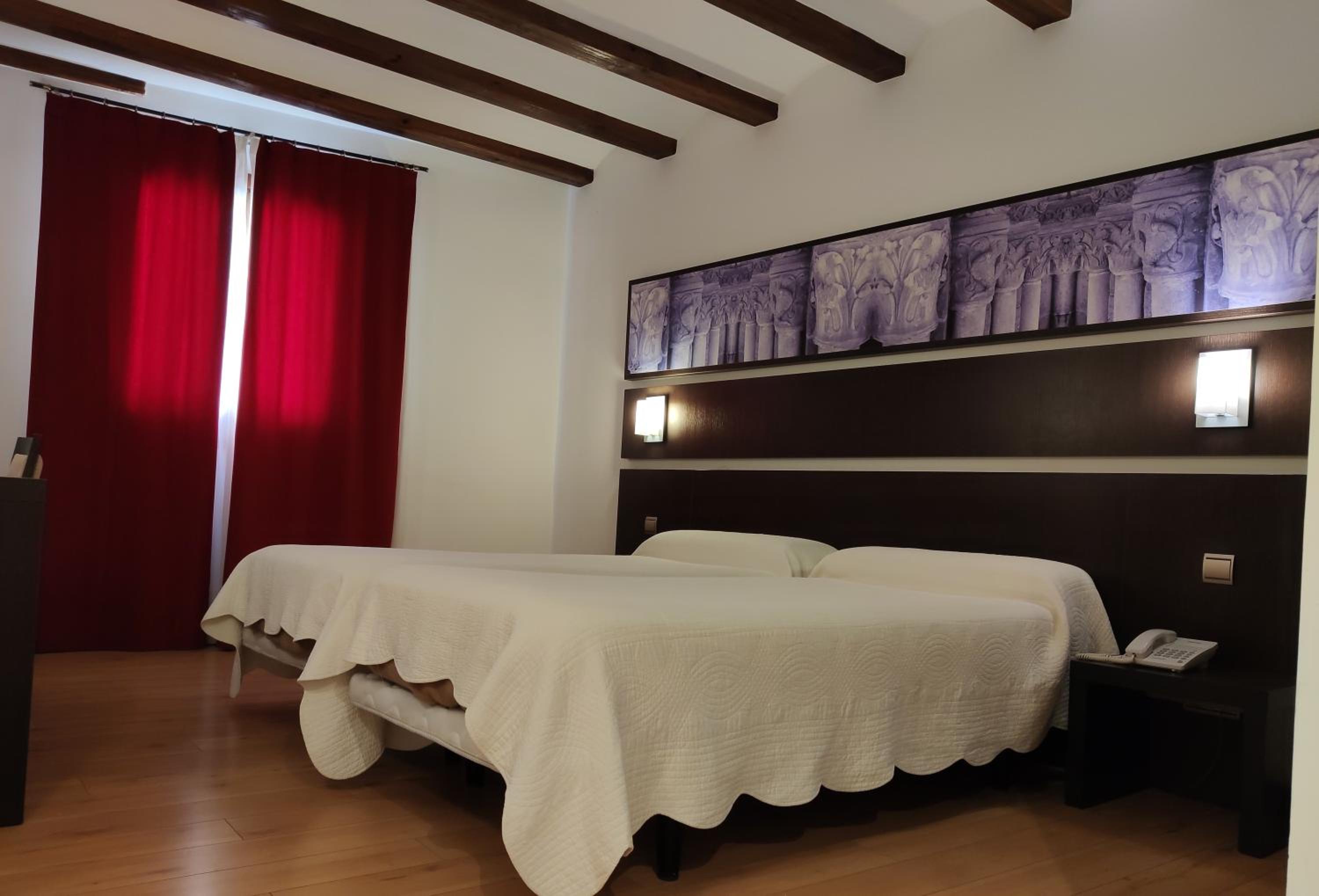 Twin Room - Photo 2