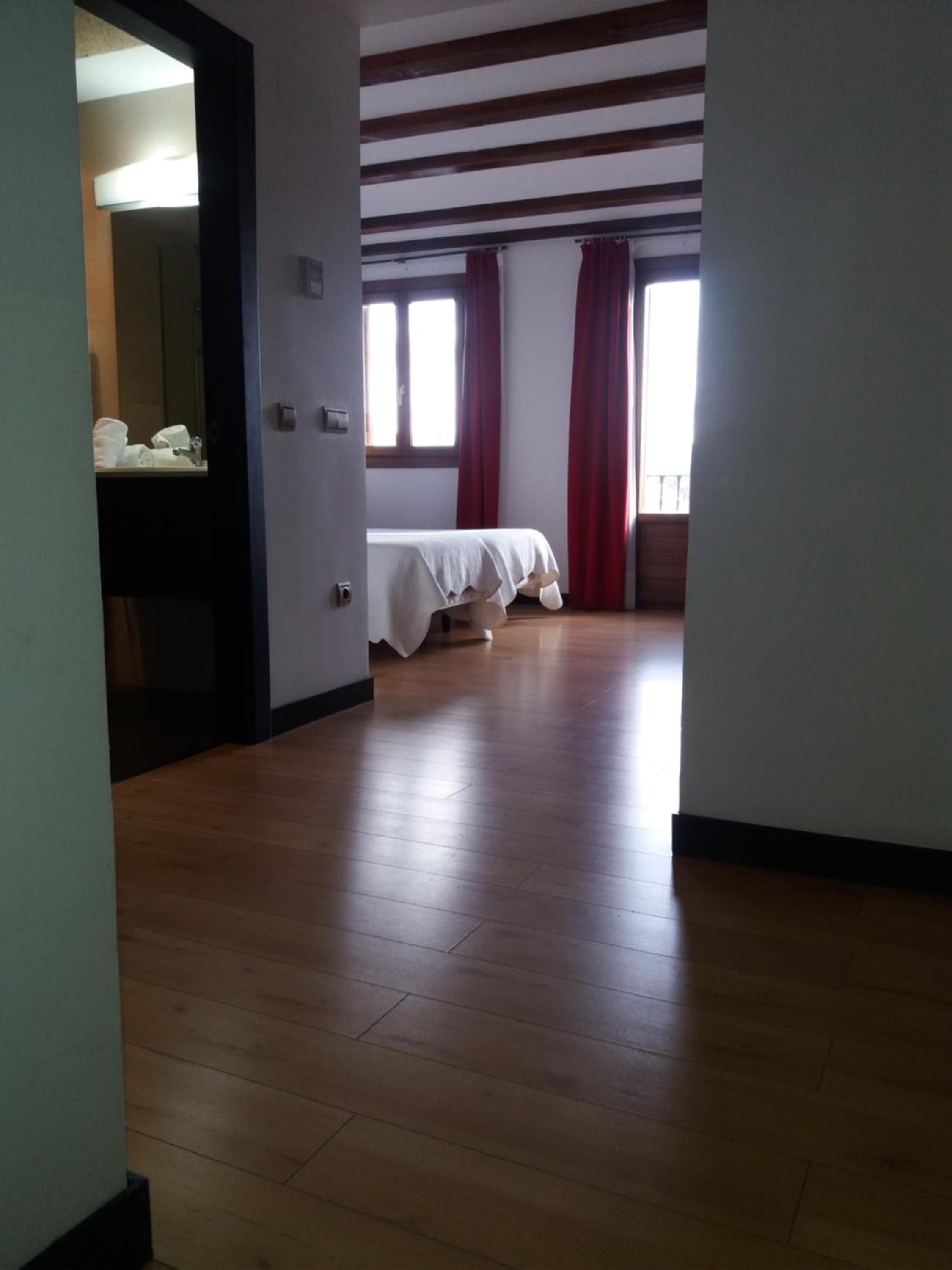 Twin Room - Photo 9